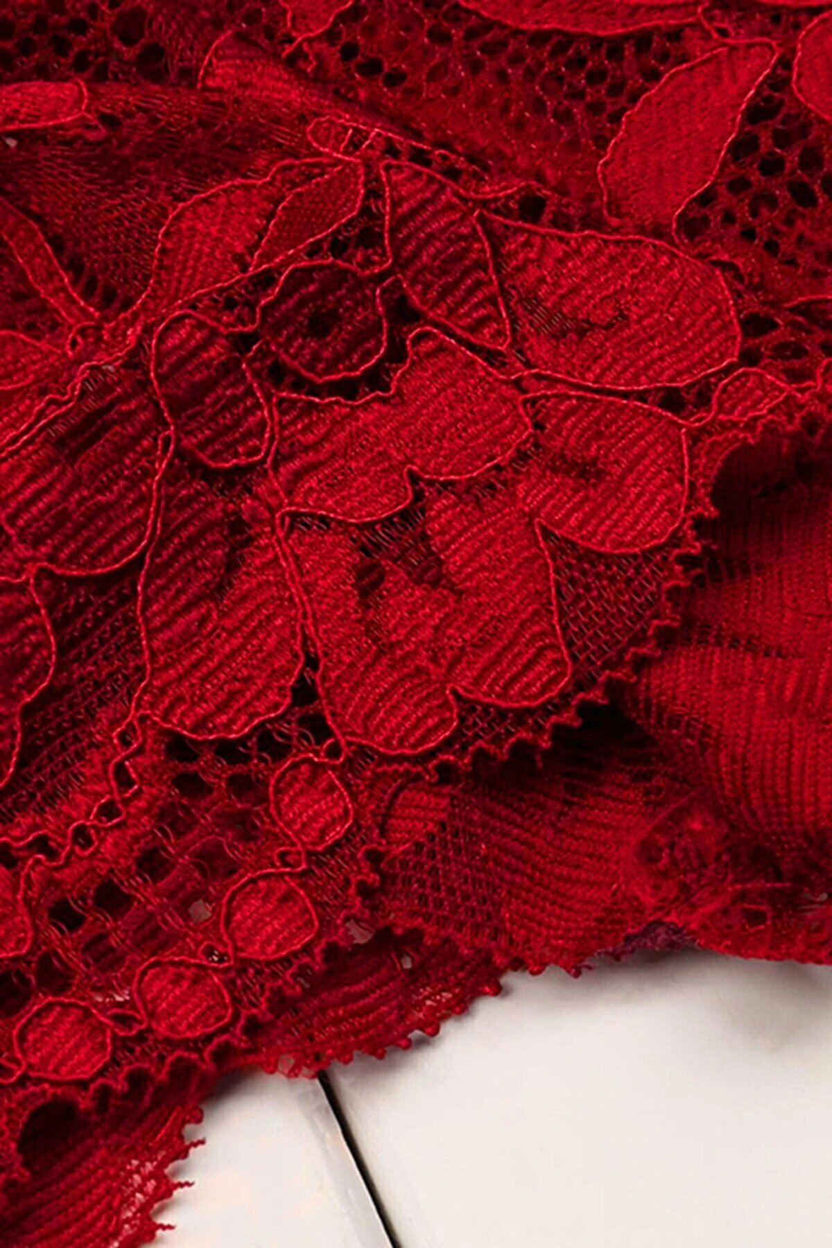 Kadın Kırmızı Dantelli & Kurdelalı Sütyen Külot Takımı – Modern, Konforlu ve Günlük Kombinlere Uygun