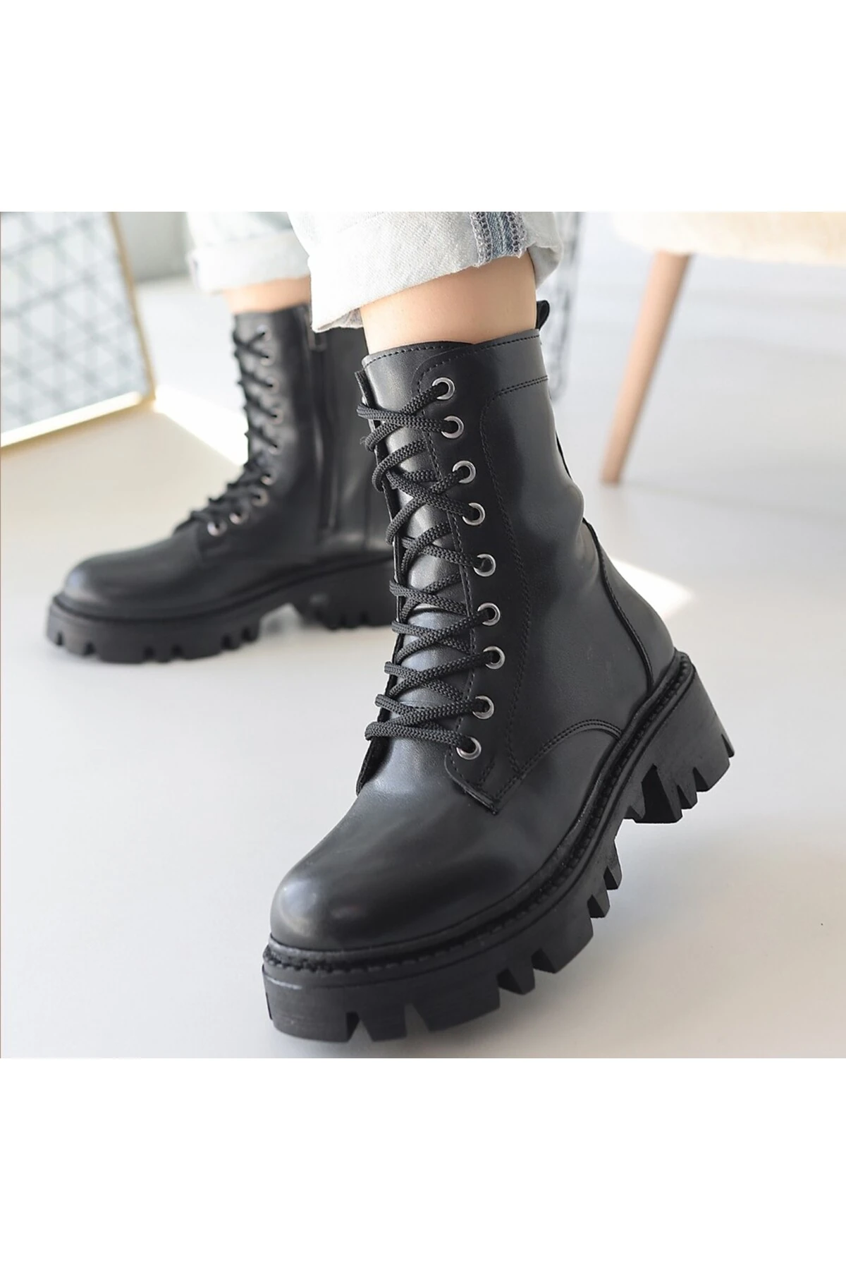 Flona Siyah Cilt Bağcıklı Bot