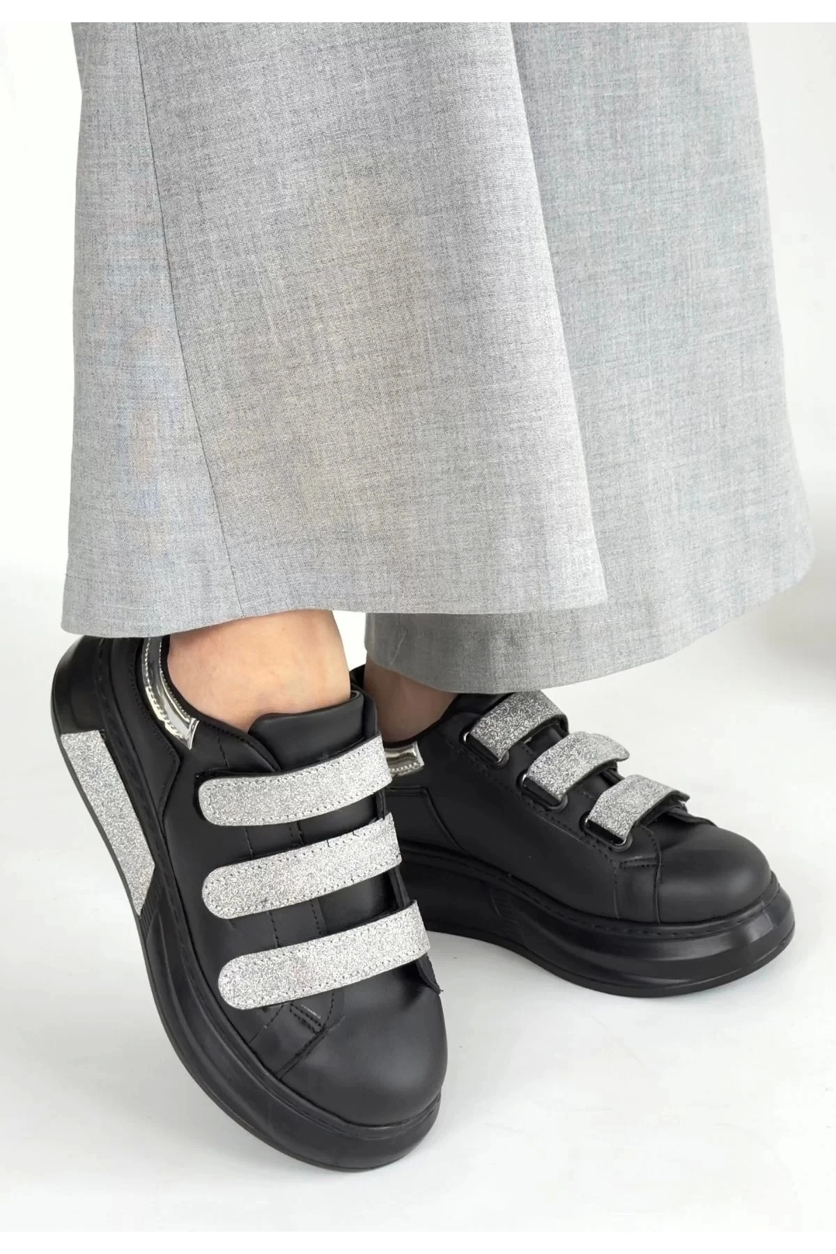 Elika Siyah Cilt Simli Cırt Cırtlı Spor Ayakkabı