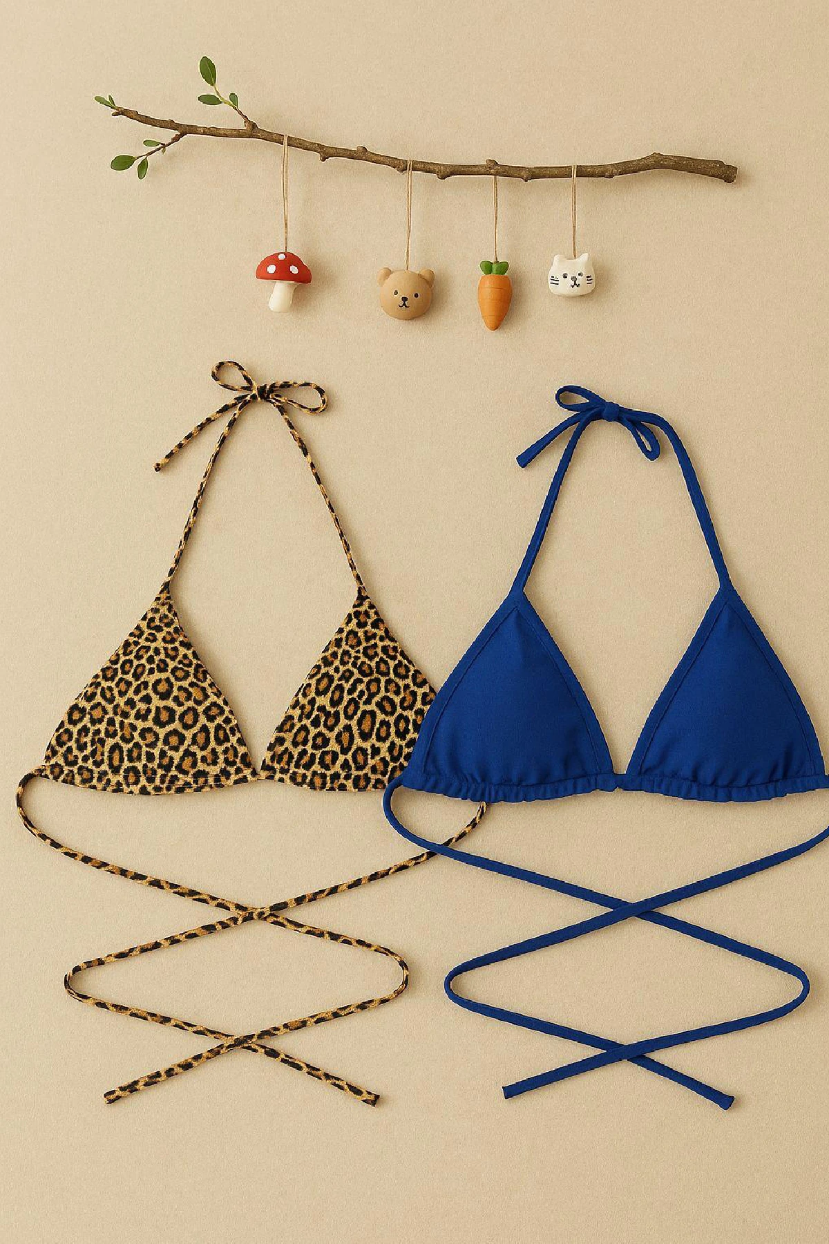 Kadın Leopar Desenli ve Mavi Minimal Kesim Üçgen Bikini Üstü – Modern ve Şık Tasarım