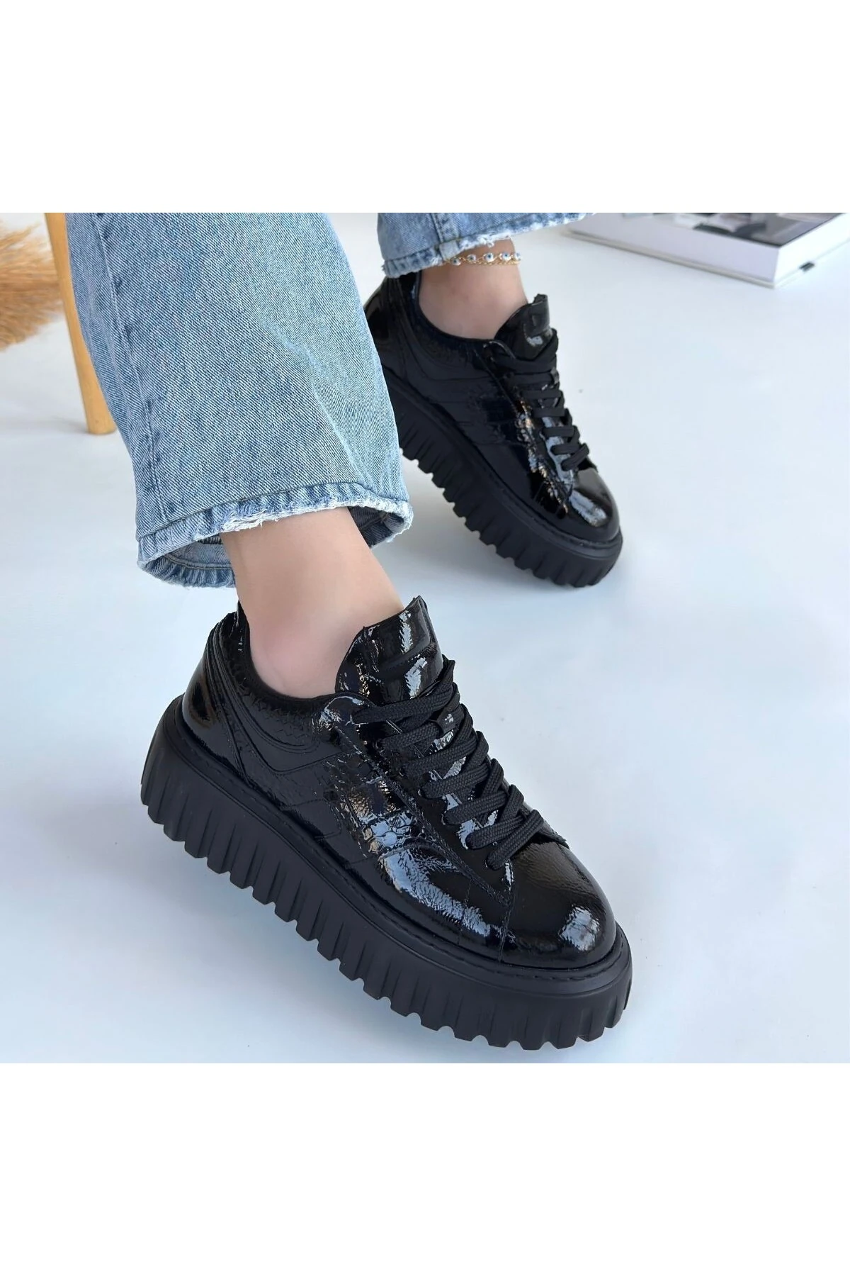 Gesti Siyah Rugan Bağcıklı Spor Ayakkabı