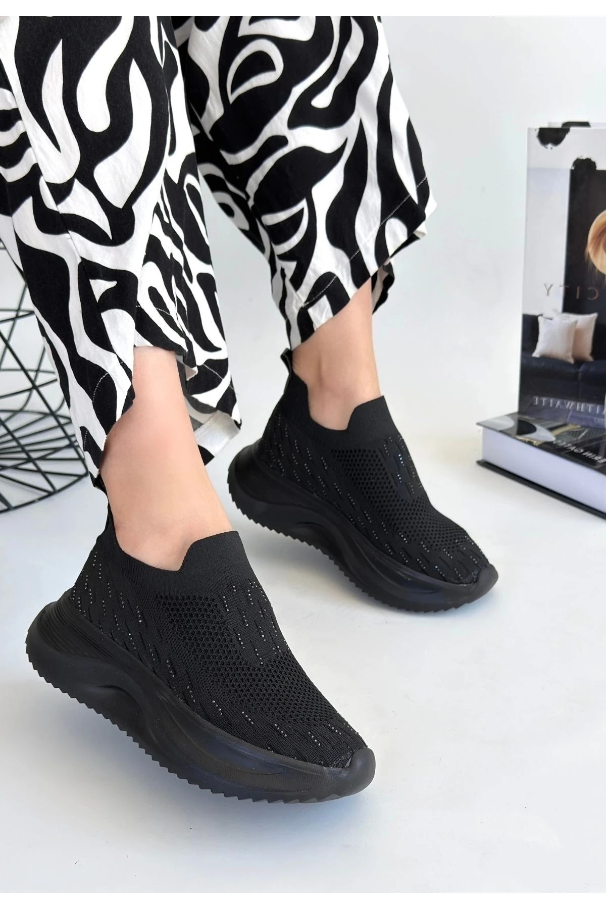 Soord Siyah Triko Boncuk İşlemeli Spor Ayakkabı