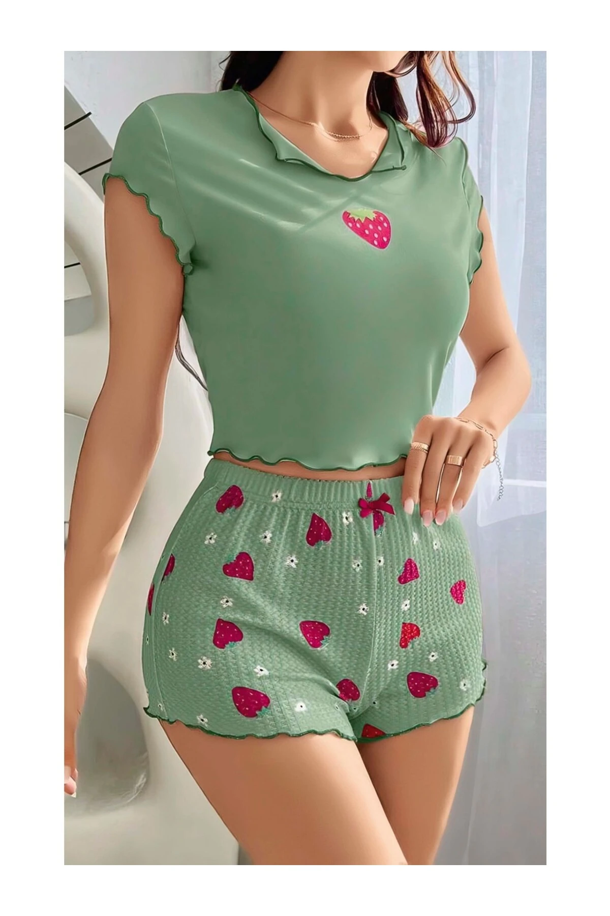 Ruselin Kadın Yeşil Çilek Desenli Askılı Şortlu Pijama Takımı