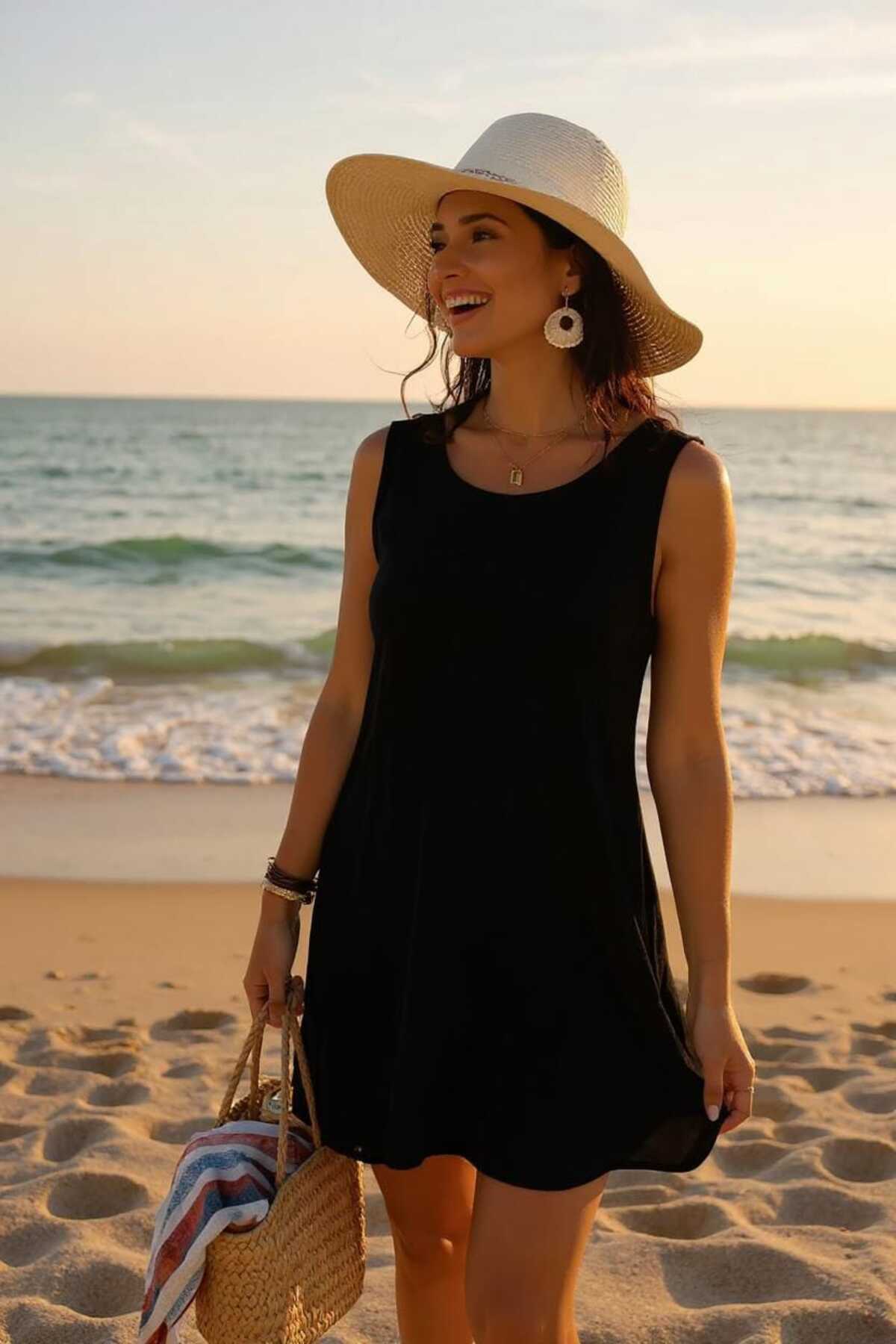 Kadın Siyah Sırt Detaylı Yırtmaçlı Plaj Elbisesi Pareo – Şık, Rahat ve 4 Mevsim Kullanıma Uygun