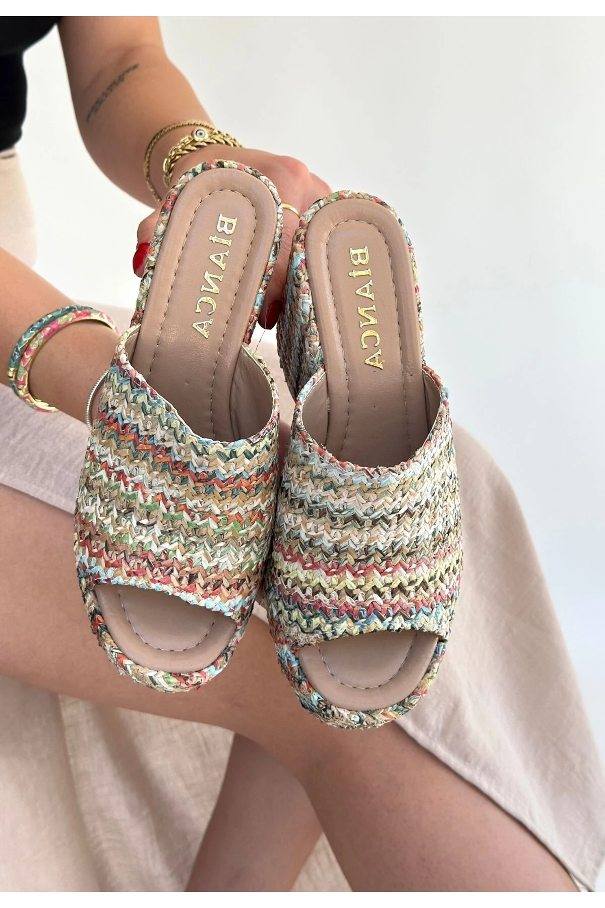 Tlay Kilim Desenli Dolgu Topuk Terlik -