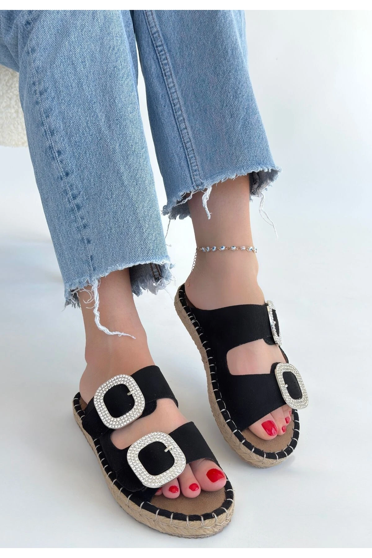Hertas Siyah Nubuk Tokalı Terlik - Lisinya