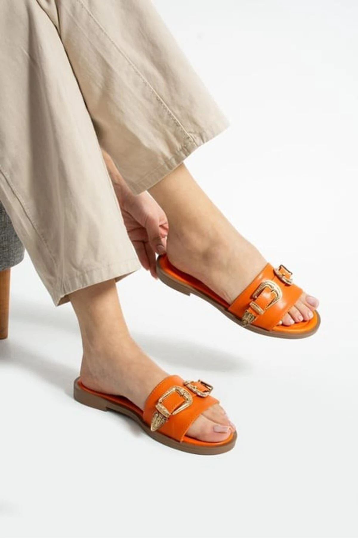 Sene Turuncu Cilt Terlik - Lisinya