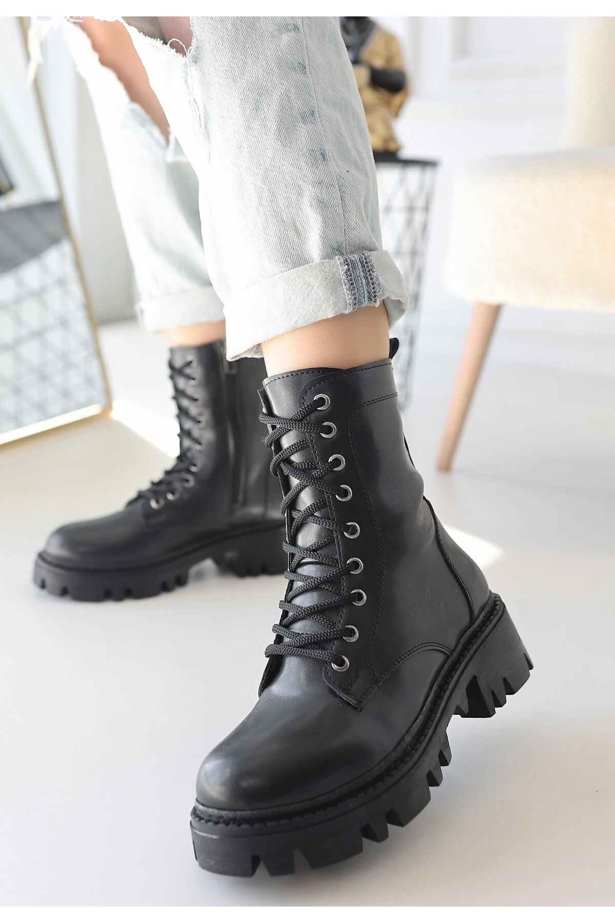 Flona Siyah Cilt Bağcıklı Bot -