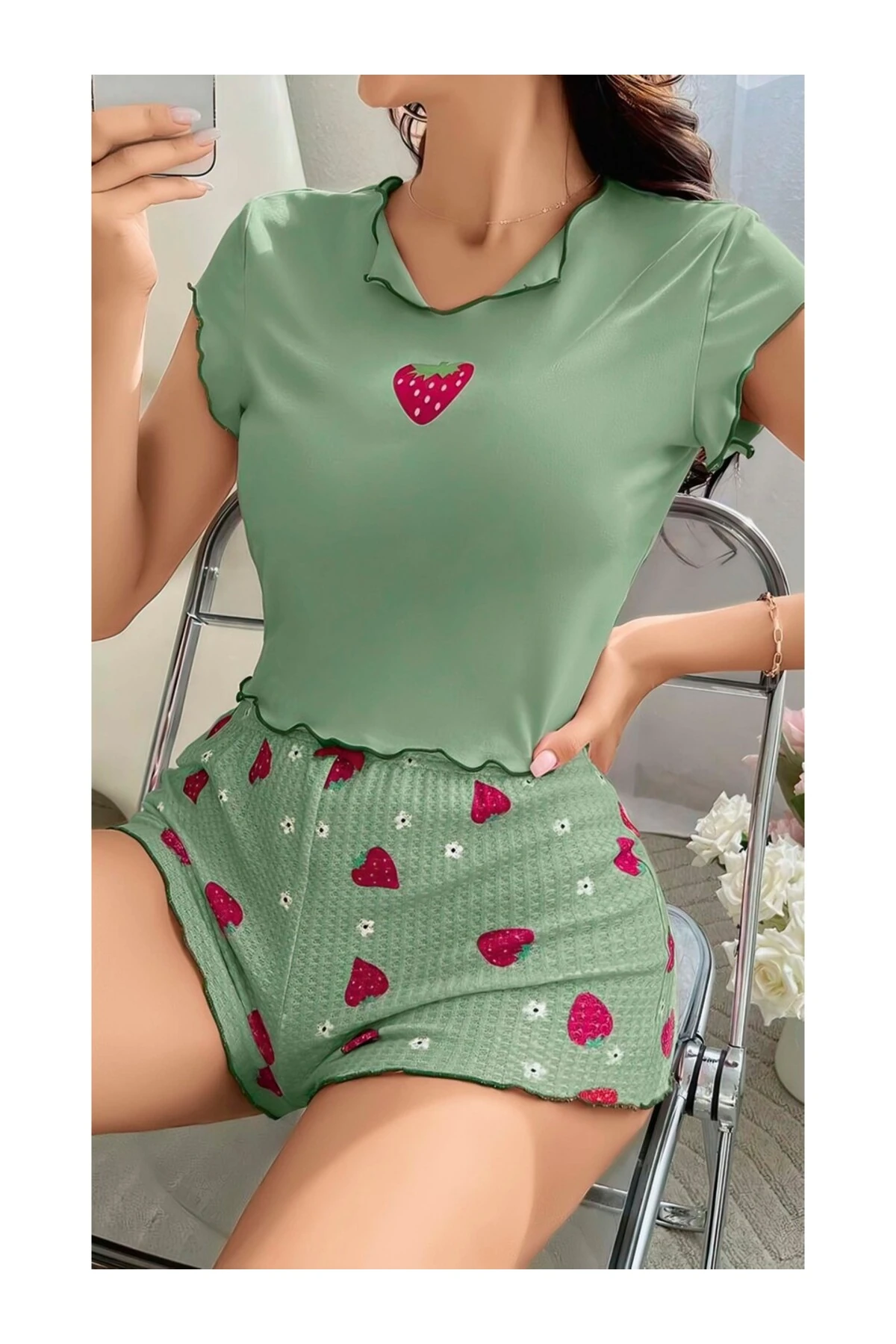 Ruselin Kadın Yeşil Çilek Desenli Askılı Şortlu Pijama Takımı