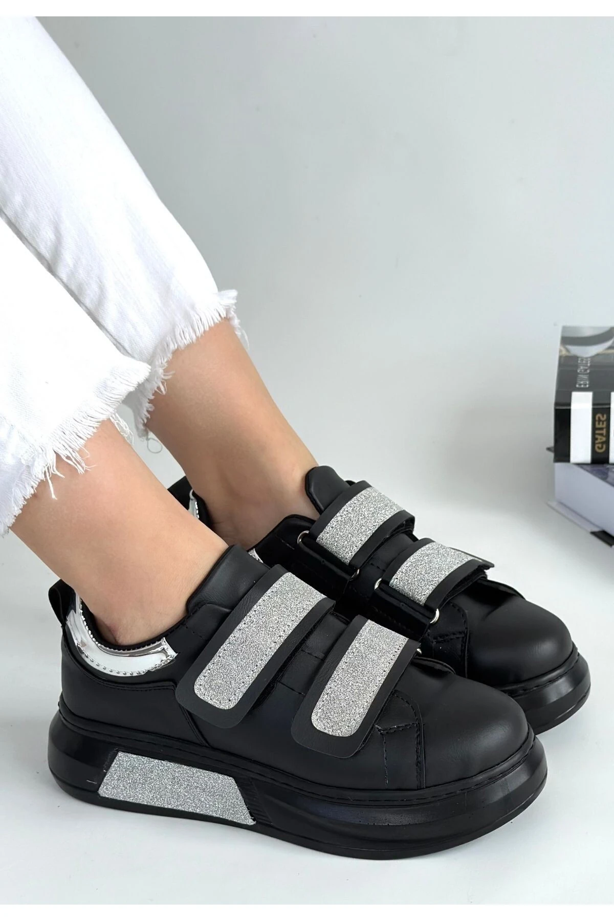 eyesof Nino Siyah Cilt Simli Cırt Cırtlı Spor Ayakkabı