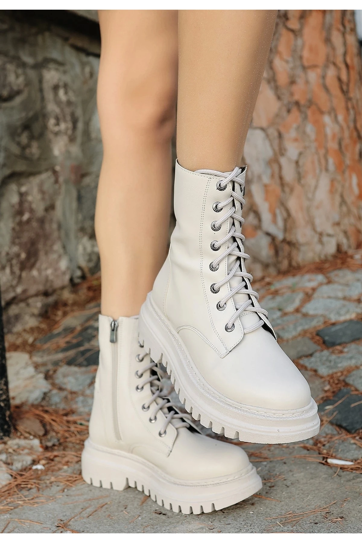 Toan Bej Cilt Bağcıklı Bot