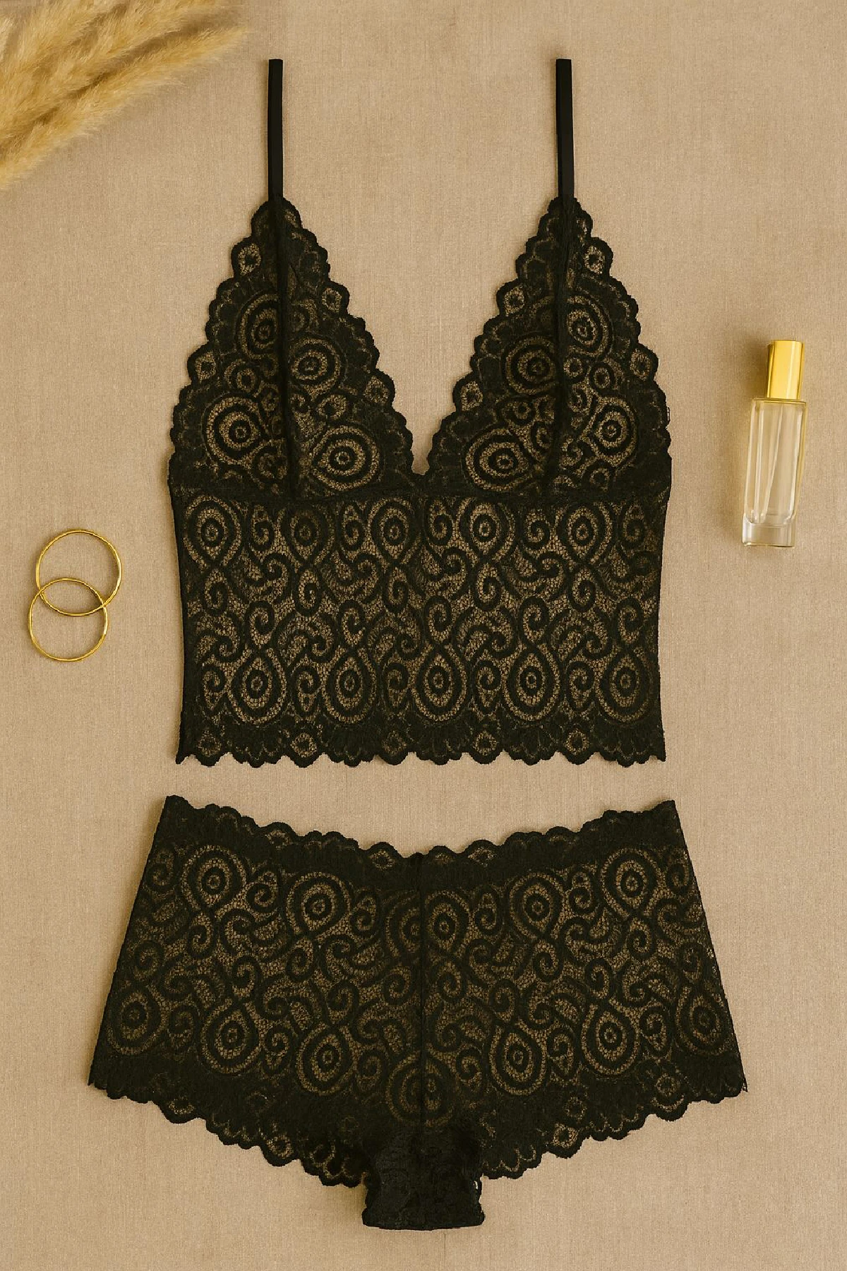 Kadın Siyah Dantel Bralet Şort Takımı – Şık, Zarif ve Feminen İç Giyim