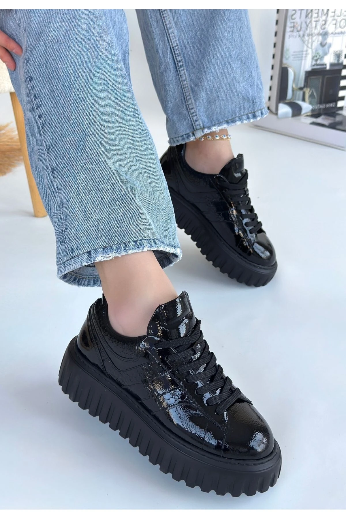 Gesti Siyah Rugan Bağcıklı Spor Ayakkabı