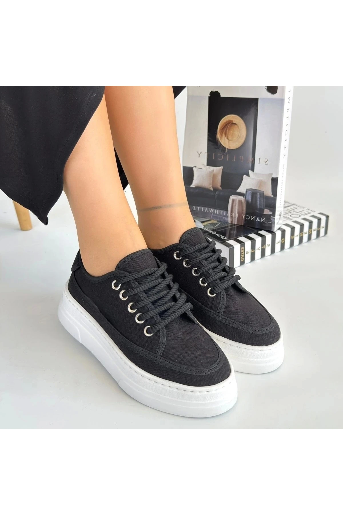Carin Siyah Keten Bağcıklı Spor Ayakkabı