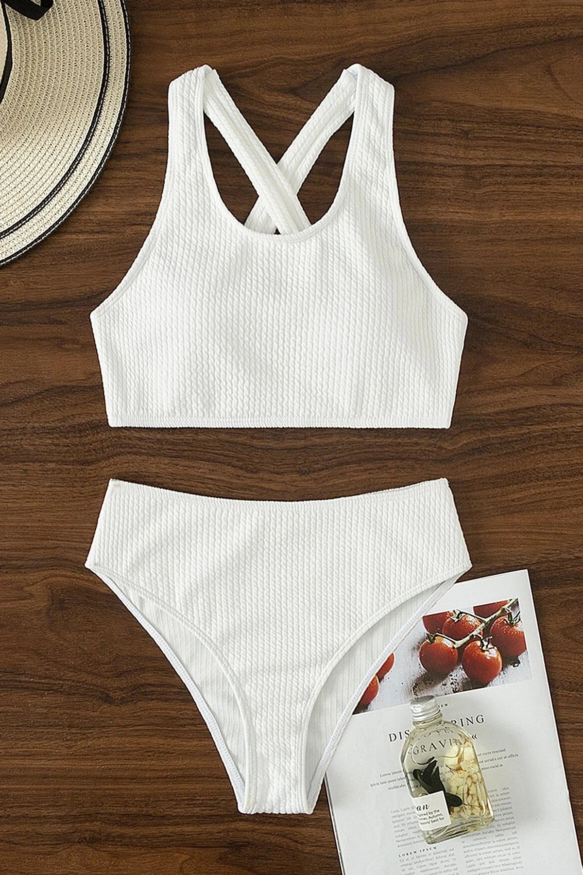 Kadın Beyaz Çapraz Sırt Detaylı Iç Çamaşır Takımı – Modern, Konforlu Ve Günlük Kombinlere Uygun