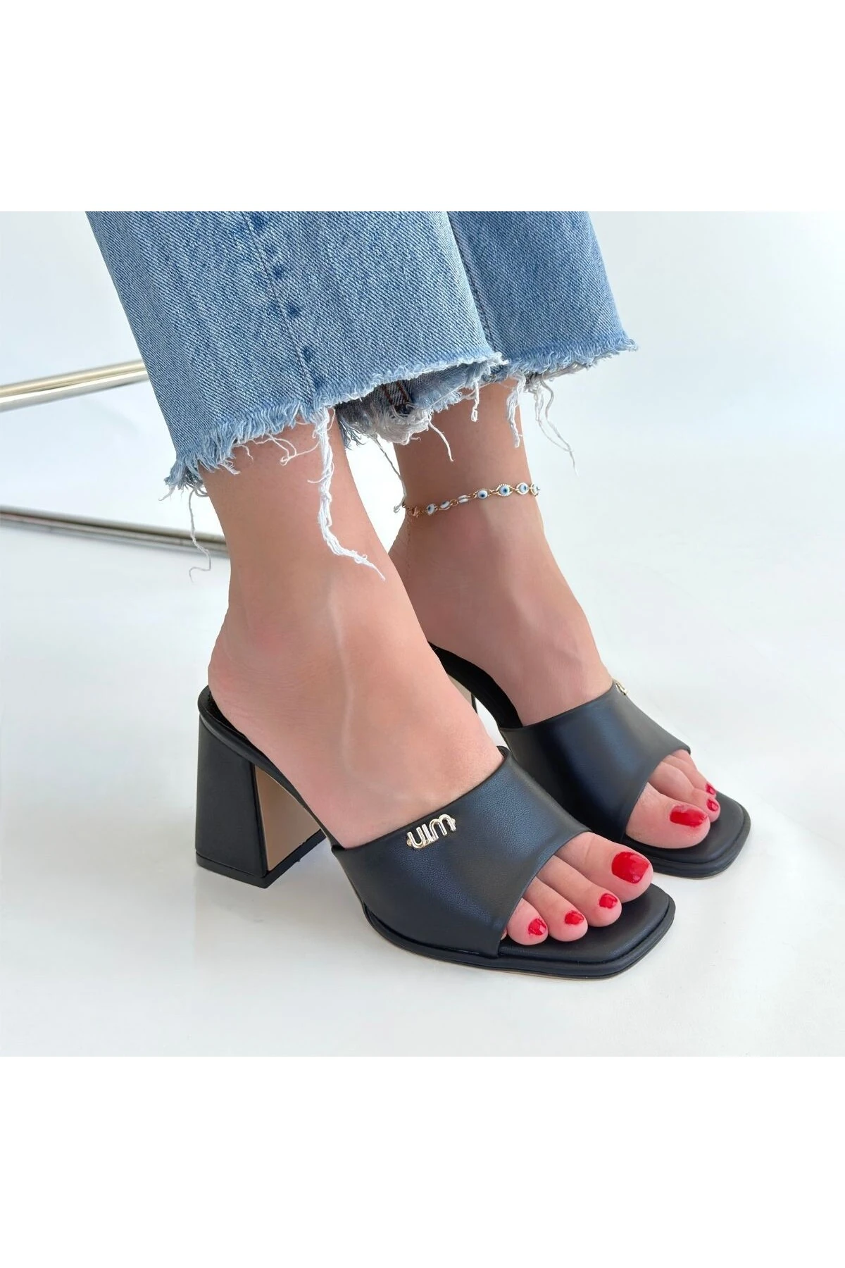 eyesof Miyon Siyah Cilt Topuklu Terlik