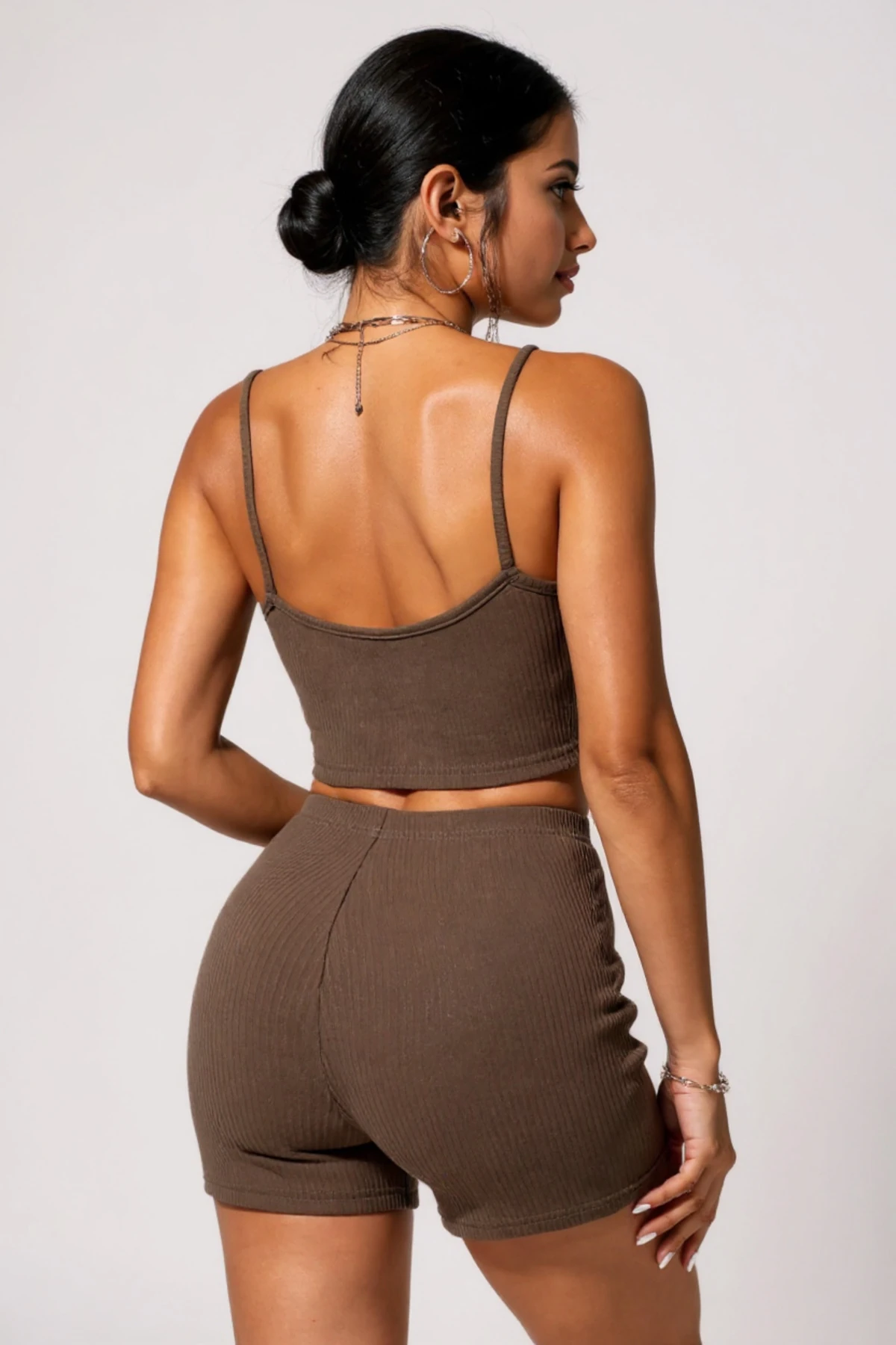 Kadın Kahverengi Şortlu Kaşkorse Gecelik Takım – Modern, Konforlu ve Günlük Kombinlere Uygun