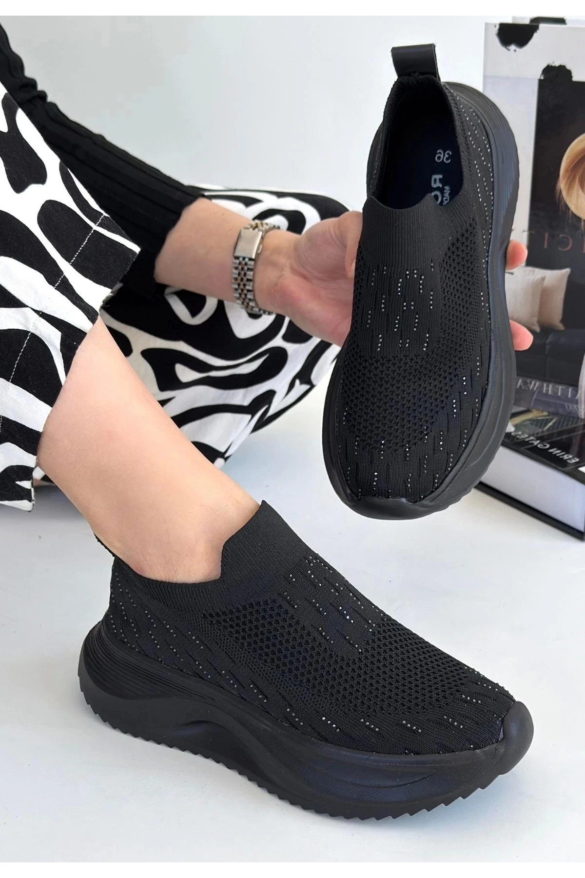 Soord Siyah Triko Boncuk İşlemeli Spor Ayakkabı