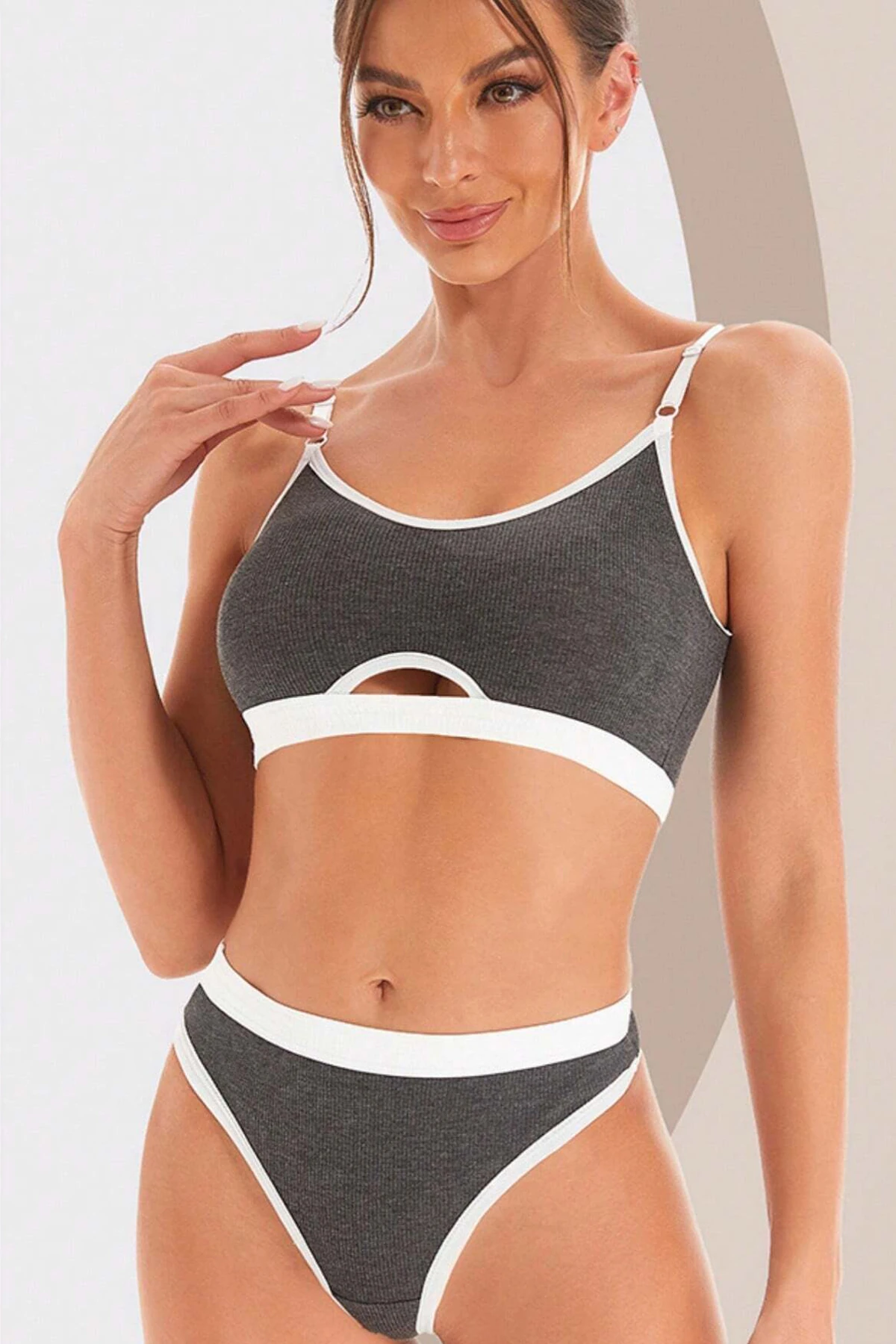Kadın Gri Antrasit Kaşkorse ve Beyaz Lastikli Cut-Out Tanga Külotlu Takım – Modern, Konforlu