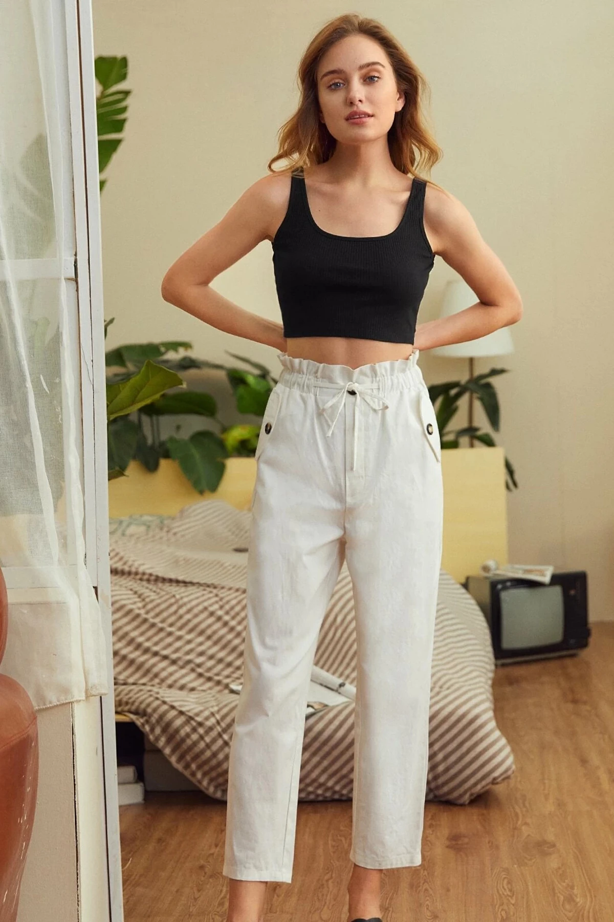Kadın Siyah Kalın Askılı Crop Top Büstiyer – Modern ve Şık Tasarım
