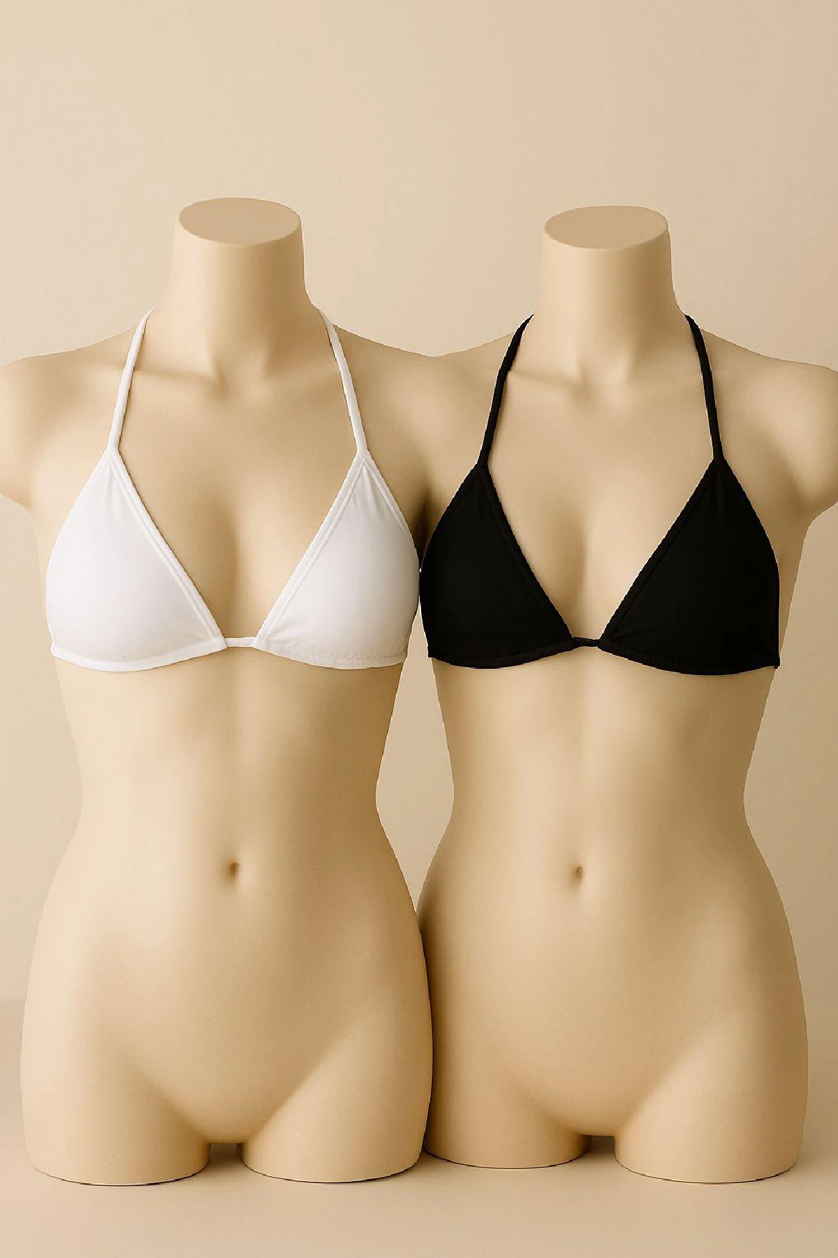 Kadın Siyah Ve Beyaz Minimal Kesim Üçgen Bikini Üstü