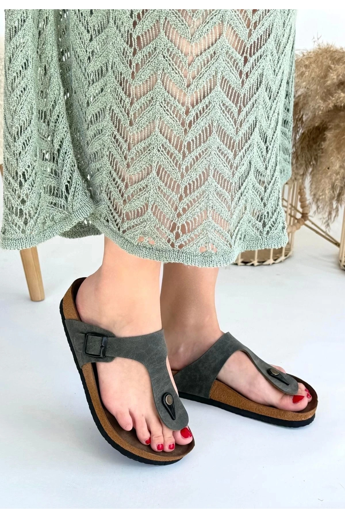 Aksar Haki Yeşil Nubuk Parmak Arası Terlik