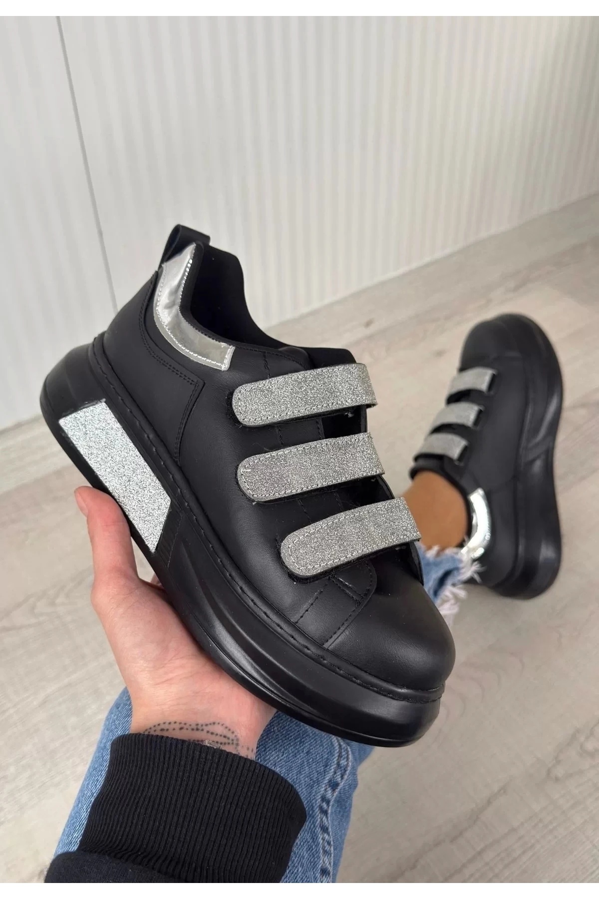 Elika Siyah Cilt Simli Cırt Cırtlı Spor Ayakkabı