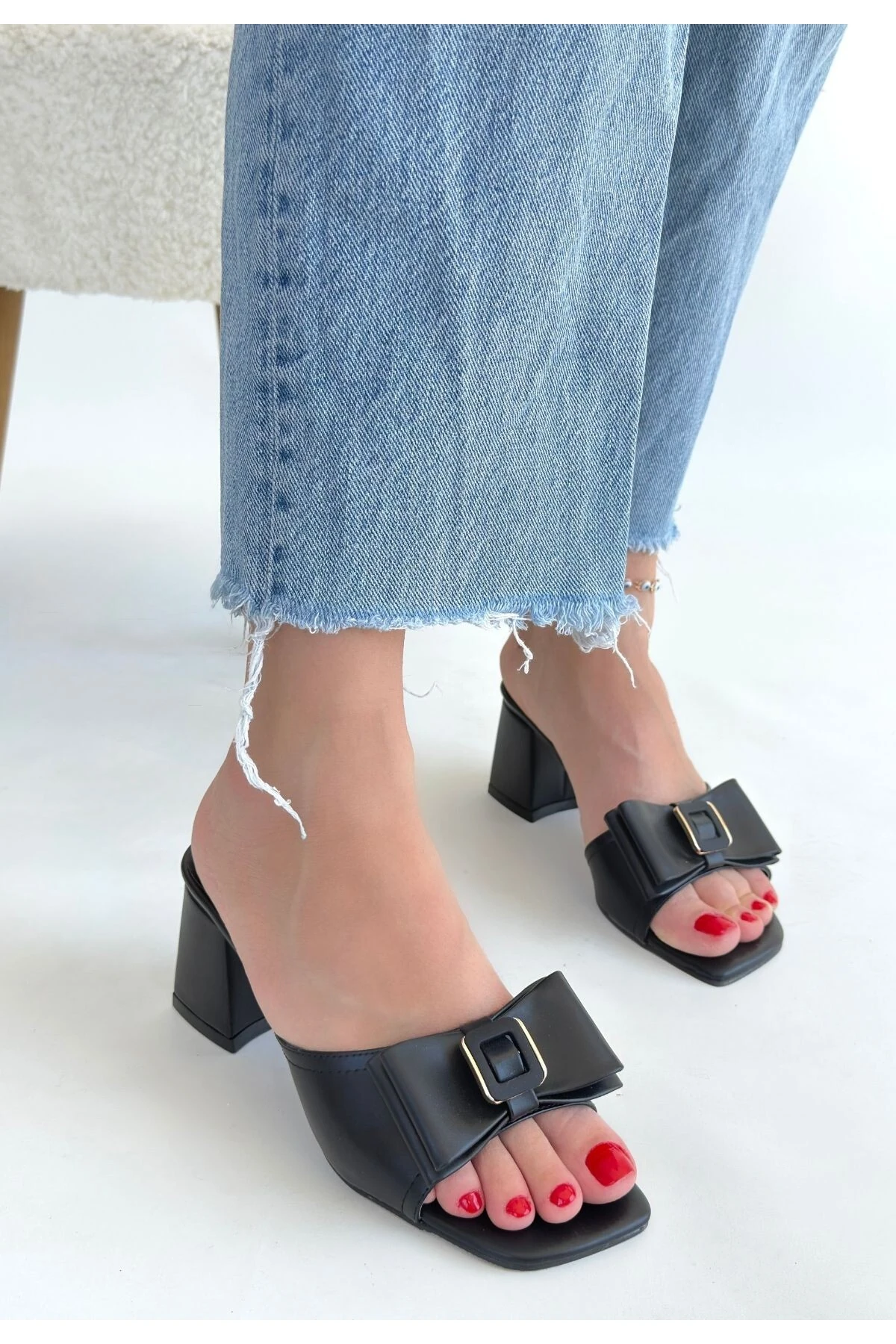 Veor Siyah Cilt Topuklu Terlik