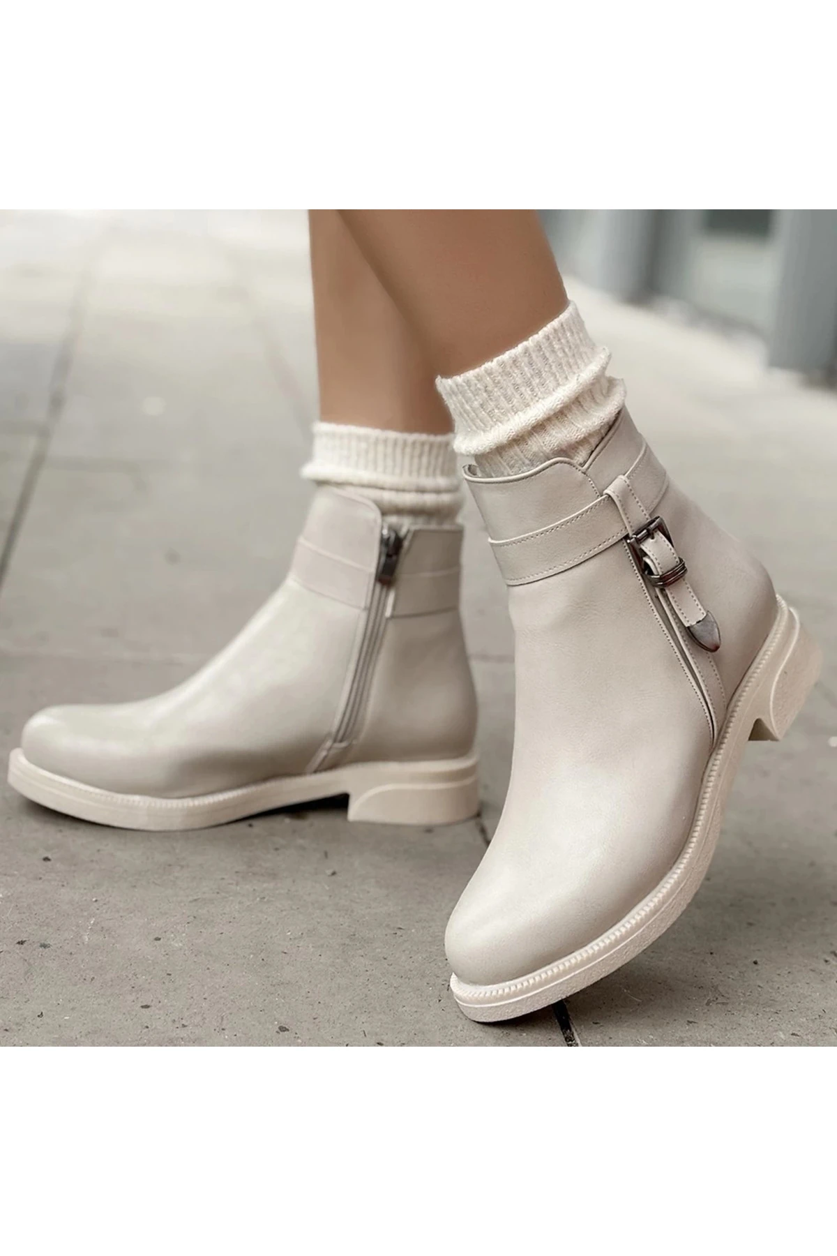 Wiota Bej Cilt Topuklu Bot - Lisinya