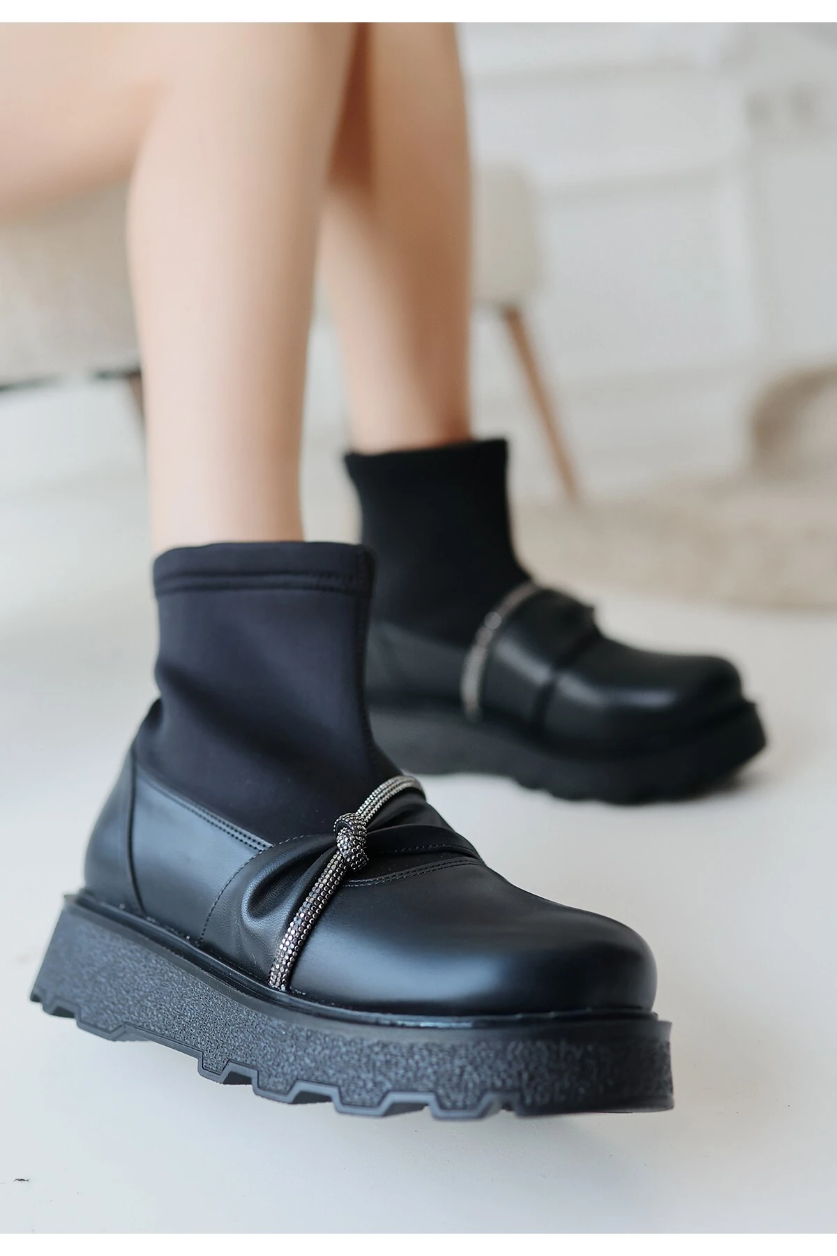 Dewn Siyah Cilt Topuklu Bot