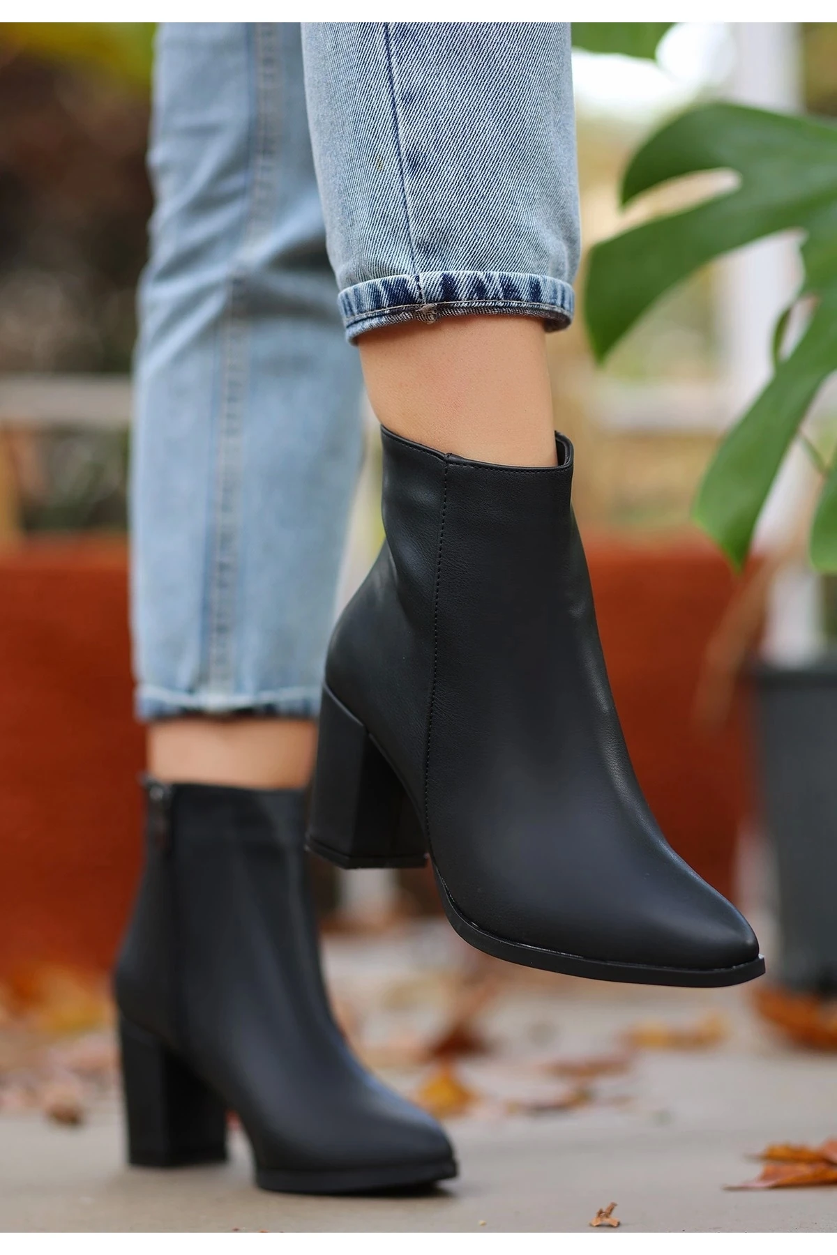 Biya Siyah Cilt Topuklu Bot