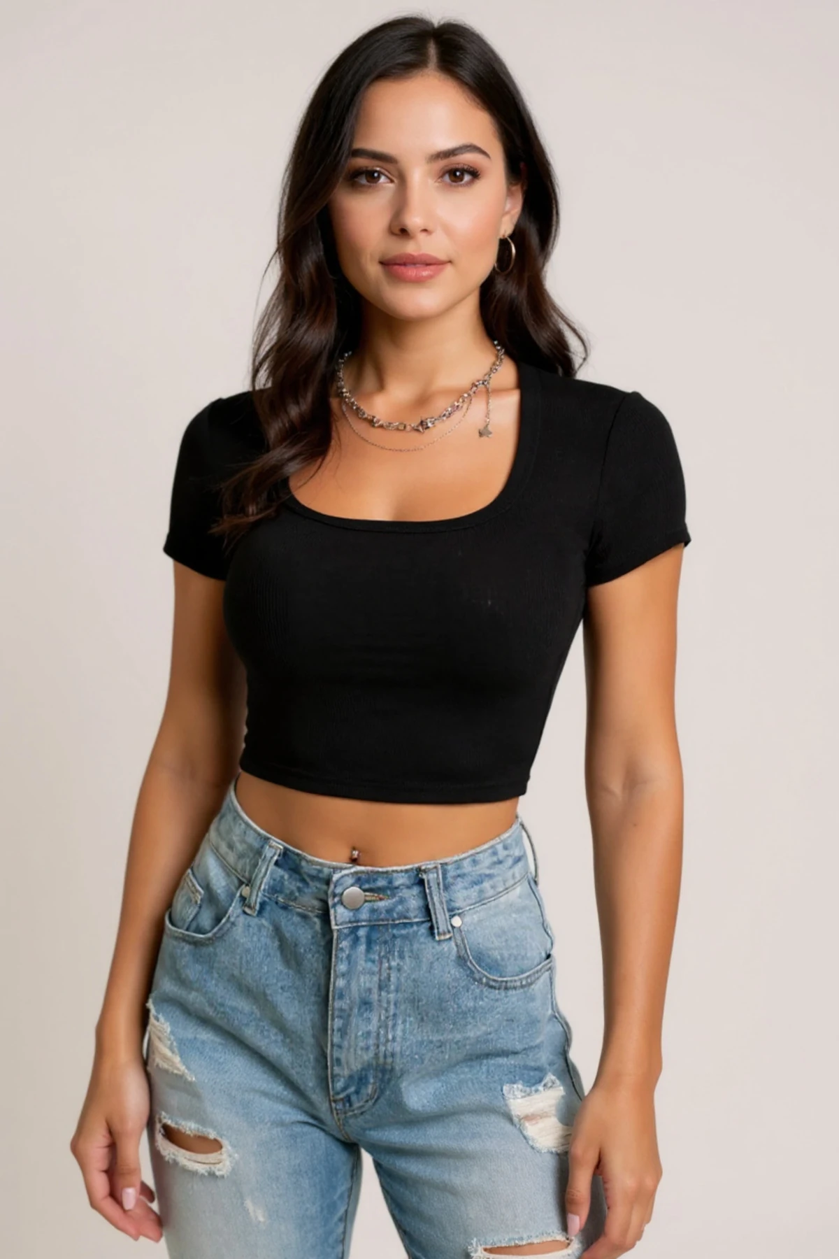 Kadın Siyah Yarım Kol Düz Yaka Crop Top Bluz – Şık, Rahat ve Kolay Kombinlenebilir
