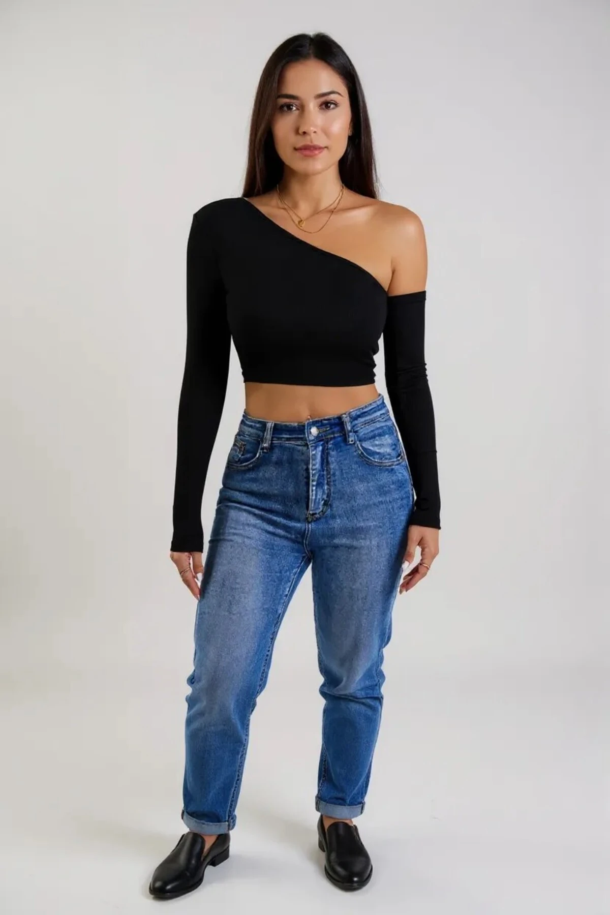 Kadın Siyah Tek Omuz Detaylı Uzun Kol Crop Top Bluz – Şık, Rahat ve Kolay Kombinlenebilir