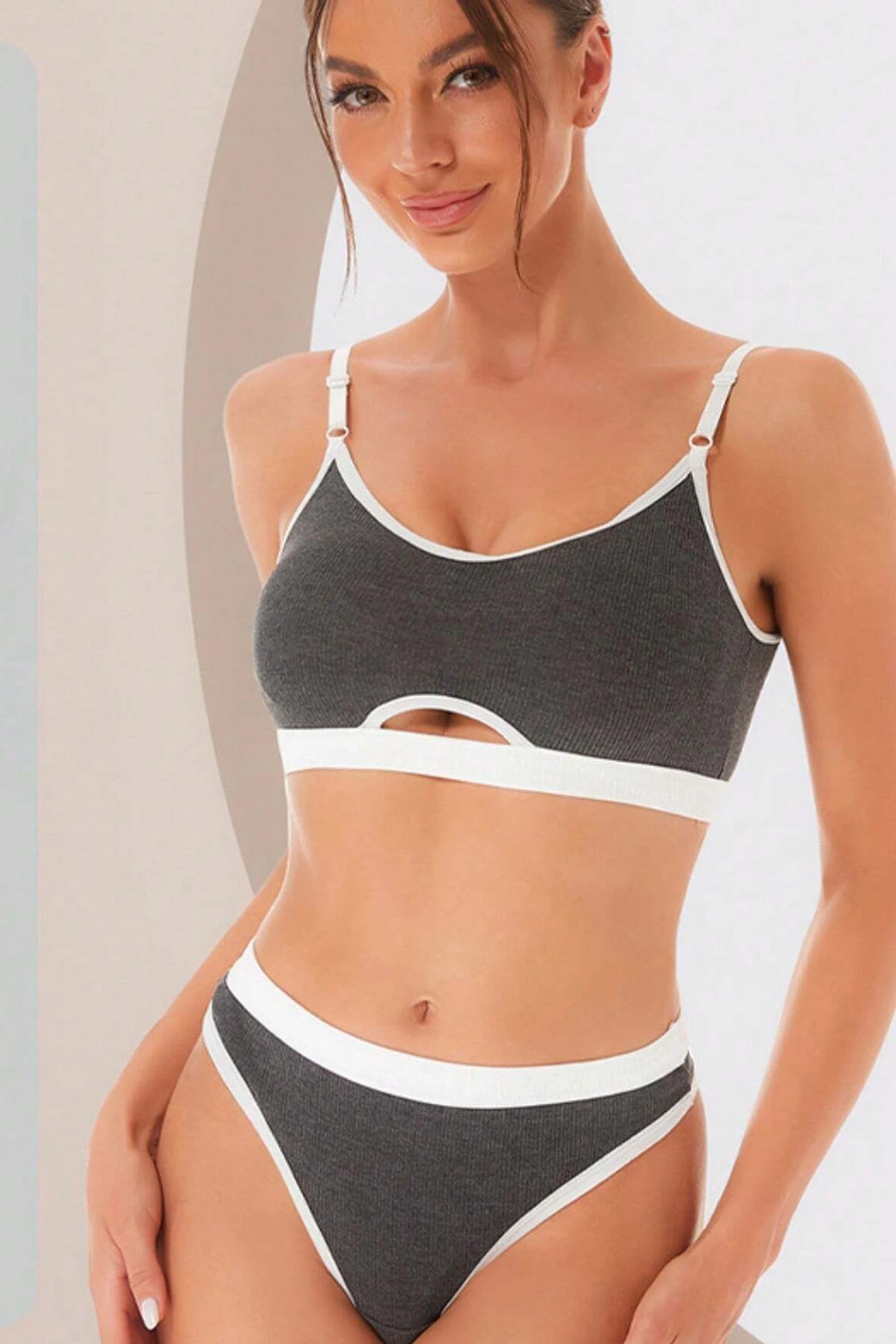 Kadın Gri Antrasit Kaşkorse ve Beyaz Lastikli Cut-Out Tanga Külotlu Takım – Modern, Konforlu