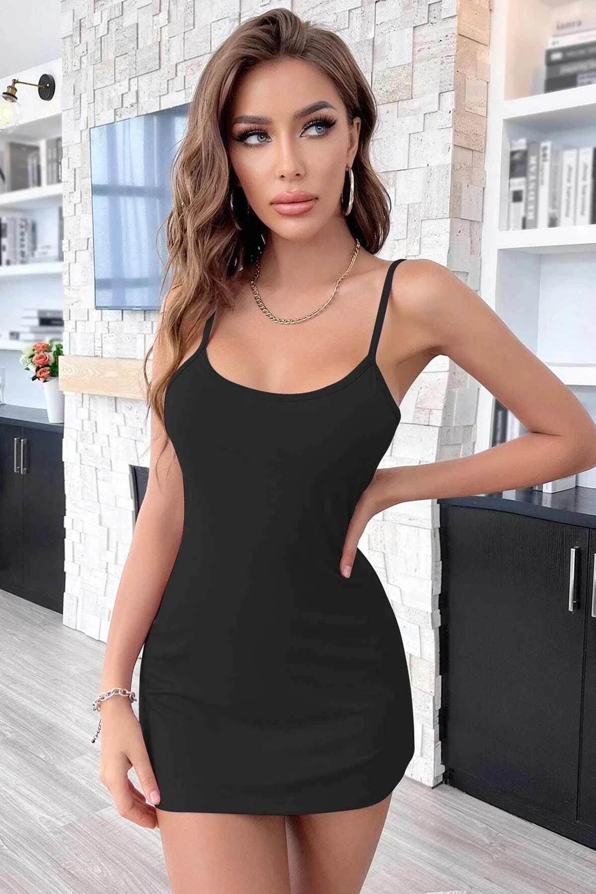 Kadın Siyah Sırt Kısmı Komple Dantelli Mini Gecelik – Modern ve Şık Tasarım