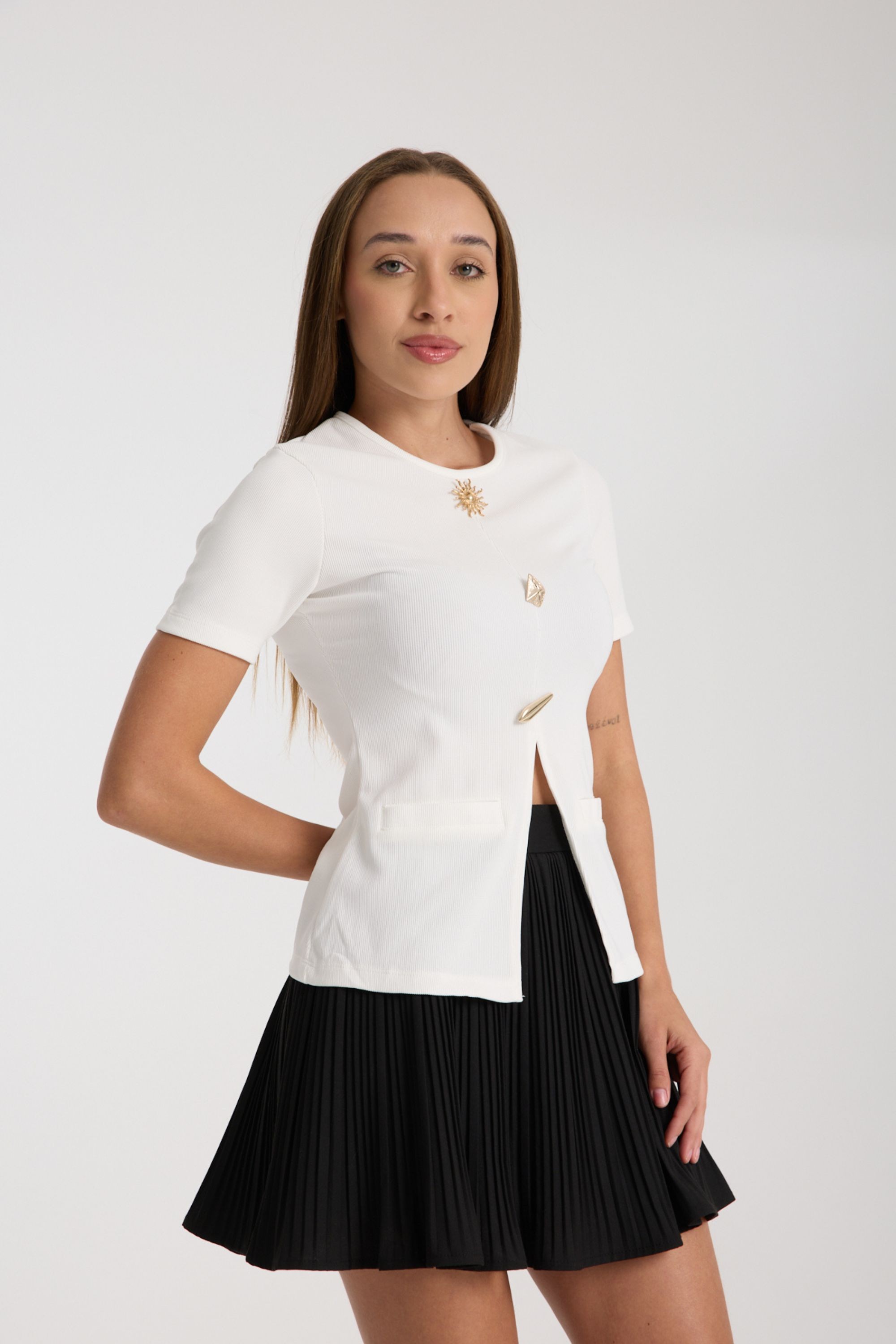 Metal Aksesuarlı Kısa Kollu Fit Bluz DNV-000104