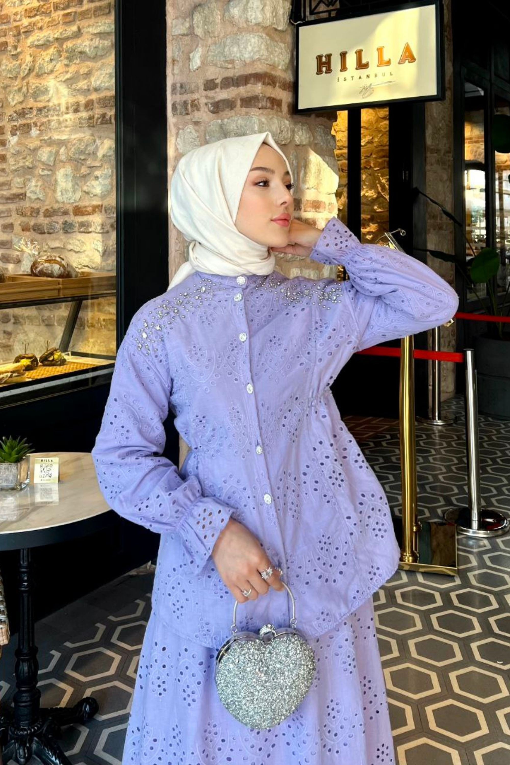 İşlemeli Beyaz Tesettür İkili Takım - Fit Kesim Gömlek ve A Form Etek DNV-000045