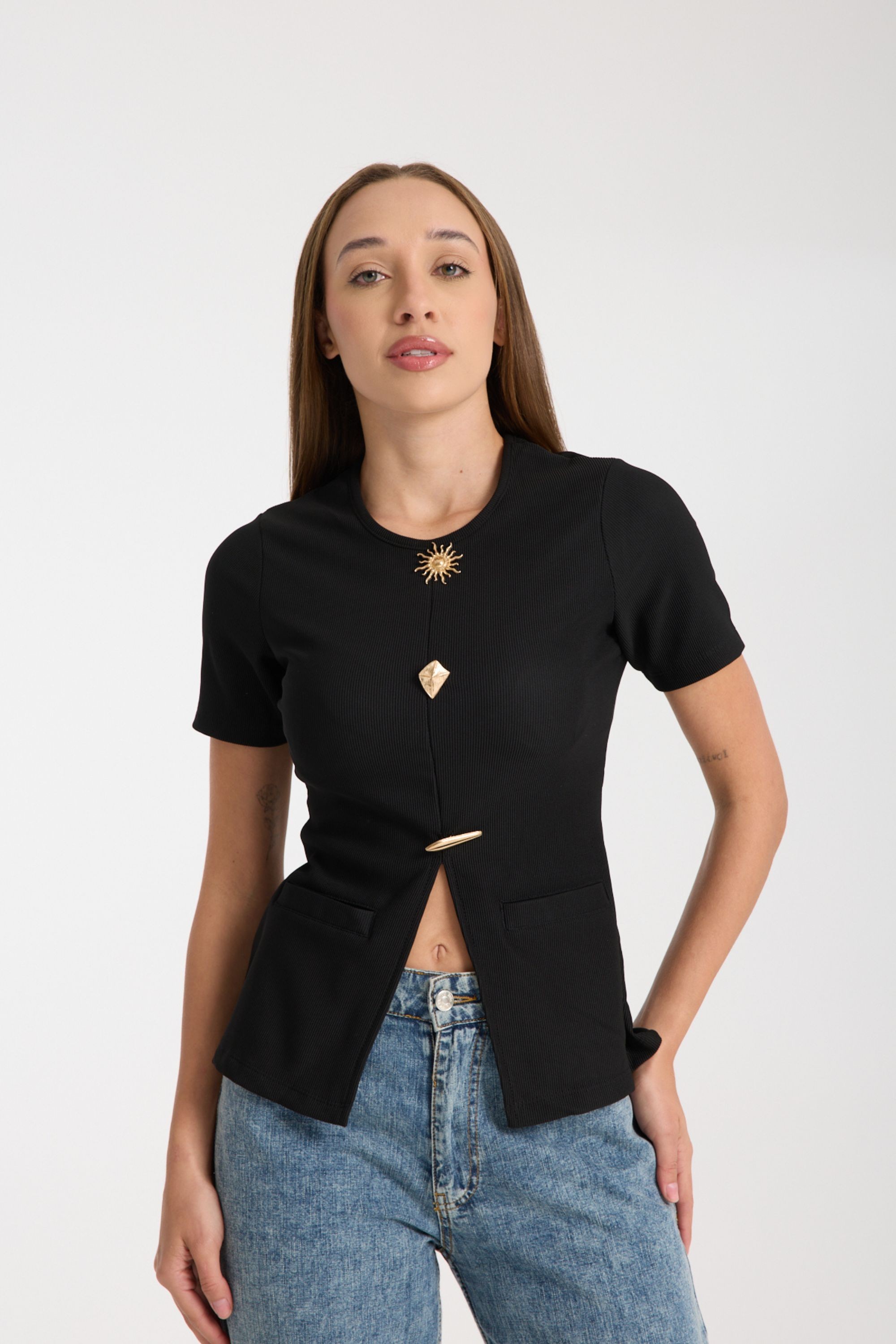 Metal Aksesuarlı Kısa Kollu Fit Bluz DNV-000104
