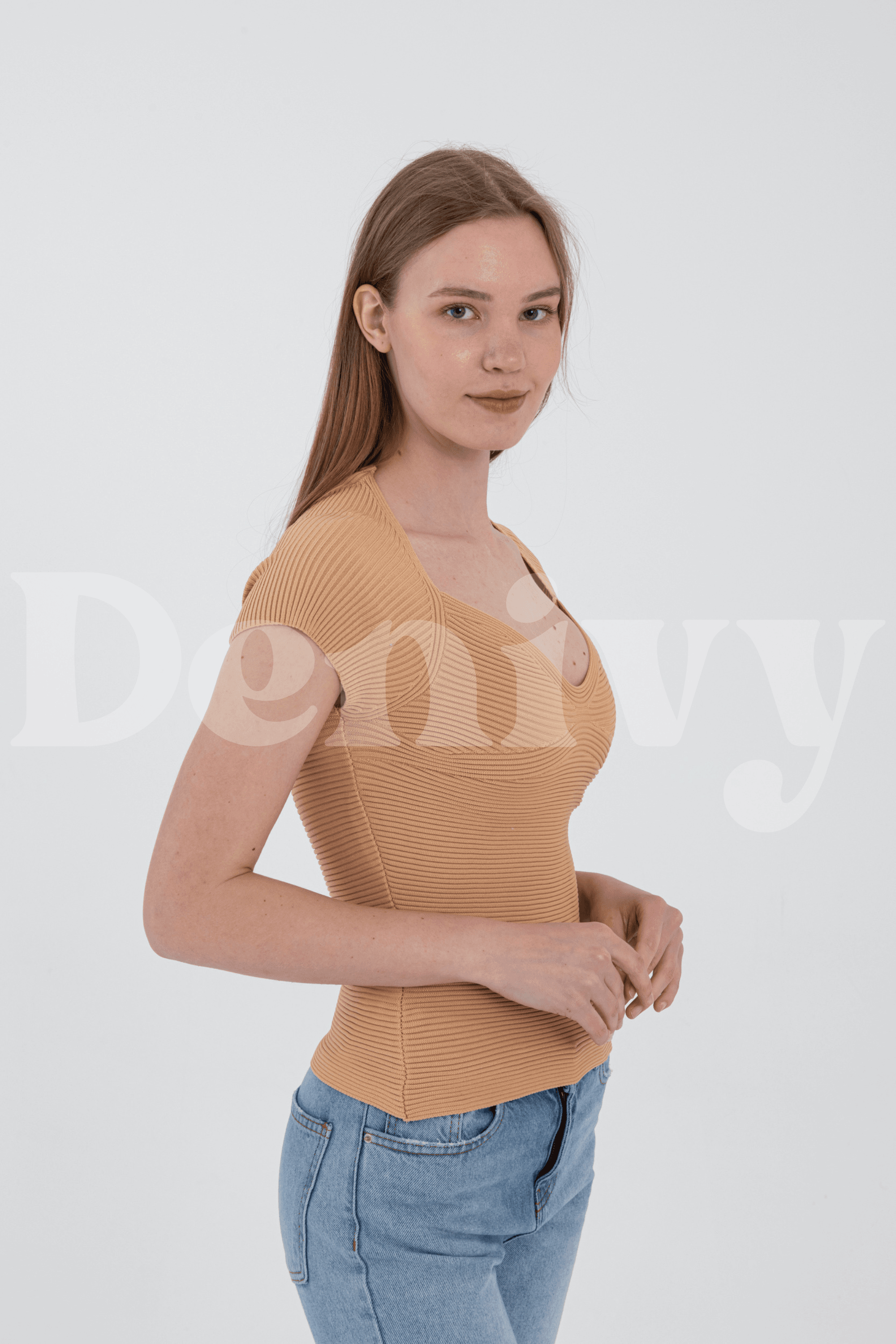 KARE YAKA GÖĞÜS DEKOLTELİ CROP DNV-000007