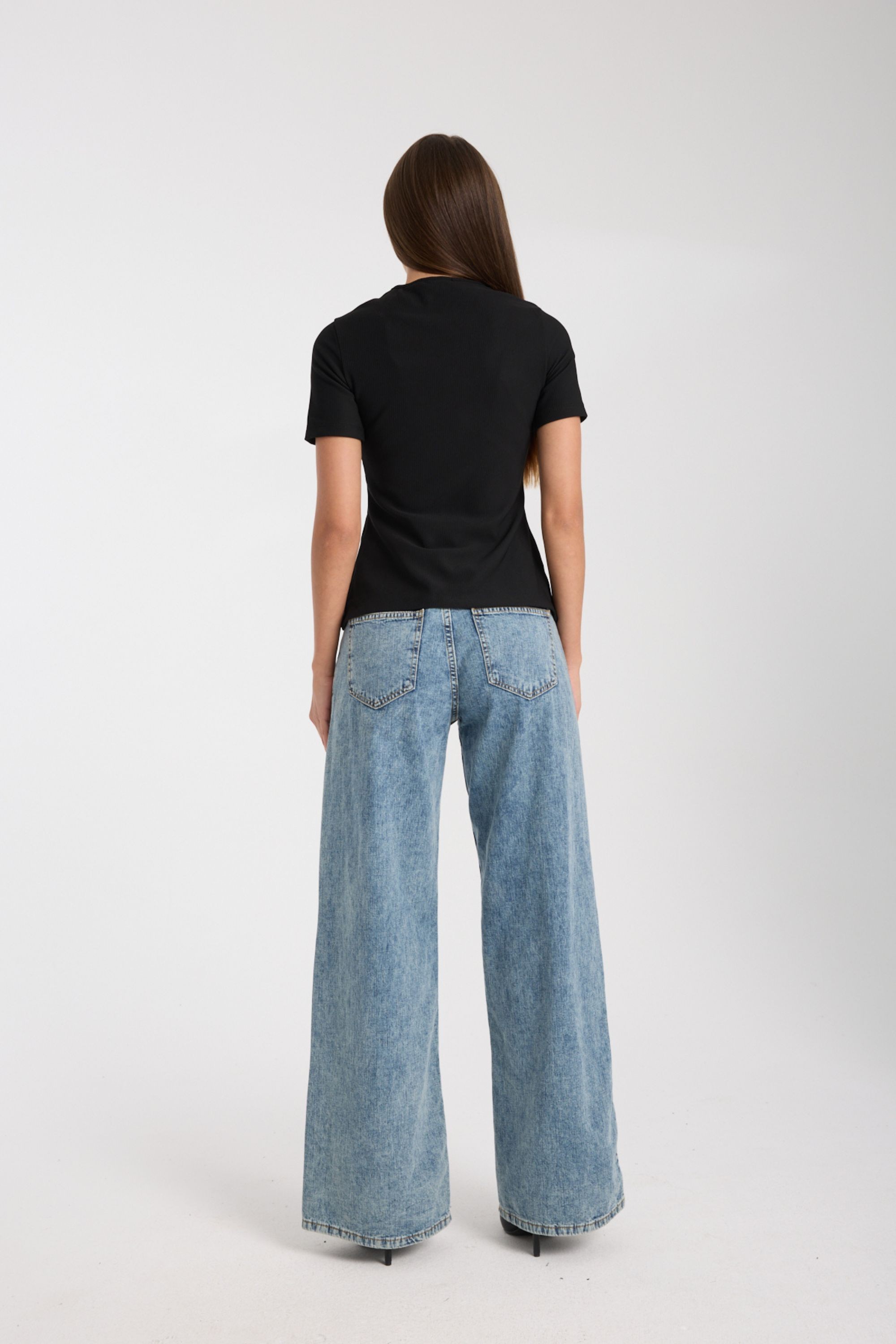 Metal Aksesuarlı Kısa Kollu Fit Bluz DNV-000104