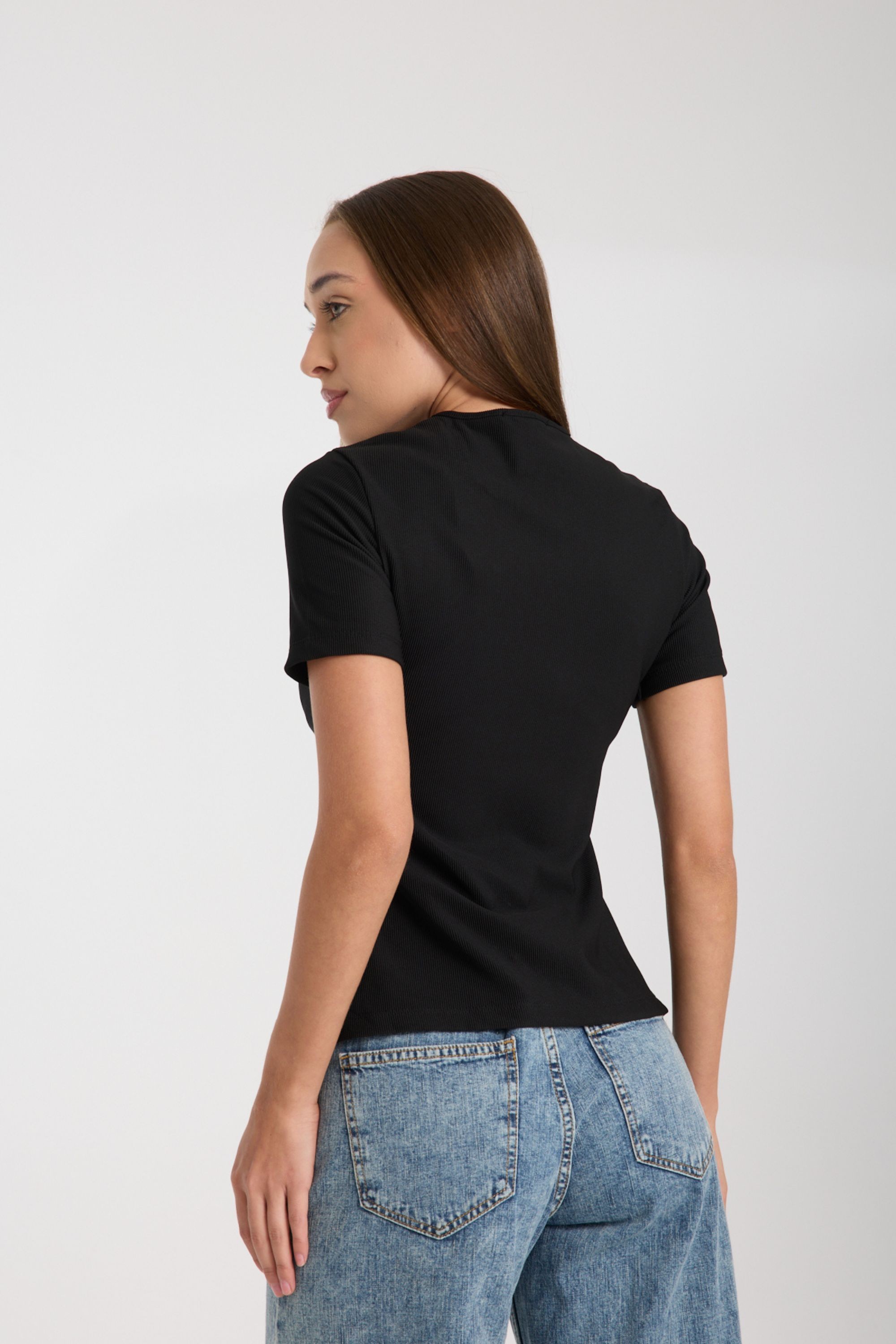 Metal Aksesuarlı Kısa Kollu Fit Bluz DNV-000104