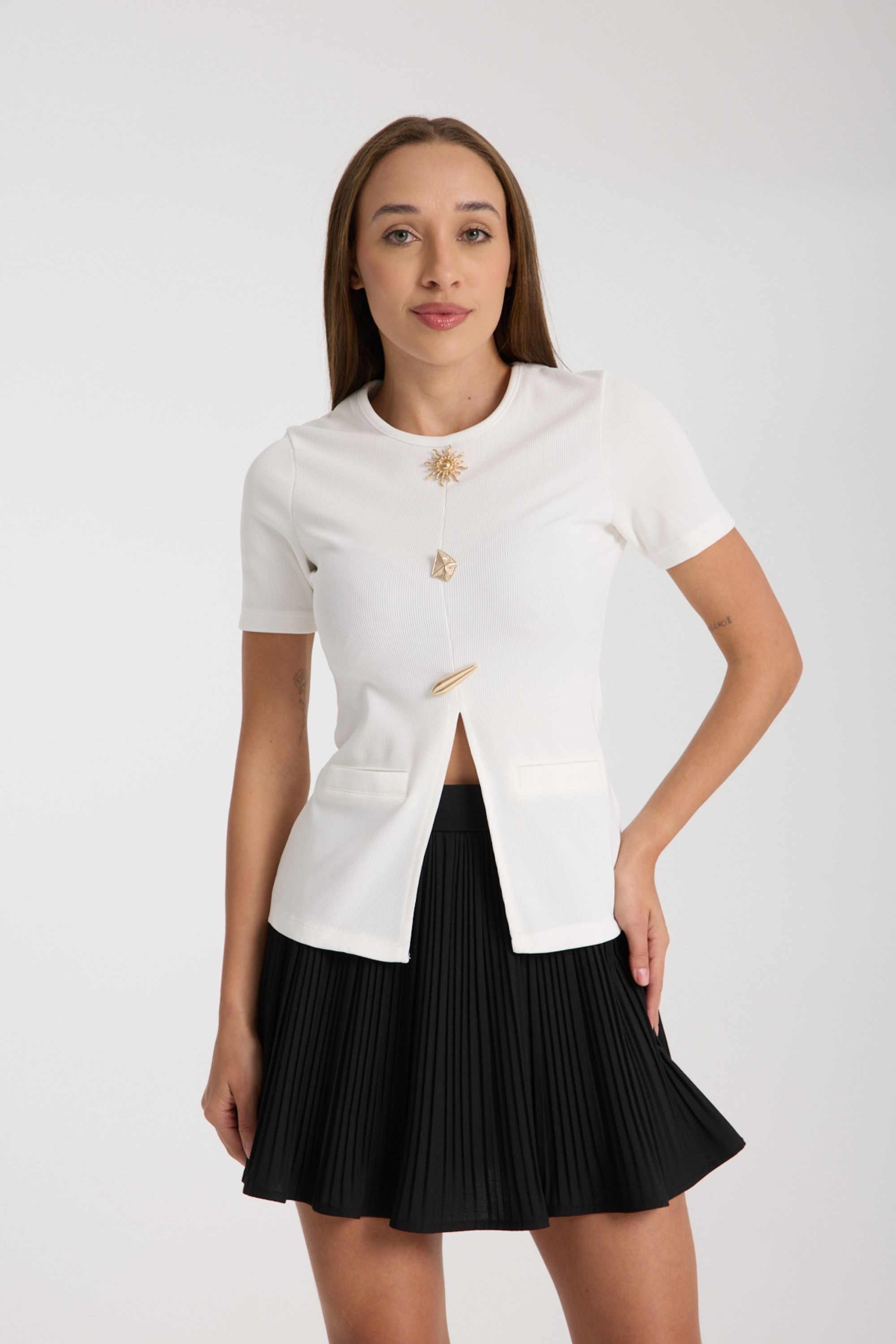 Metal Aksesuarlı Kısa Kollu Fit Bluz DNV-000104