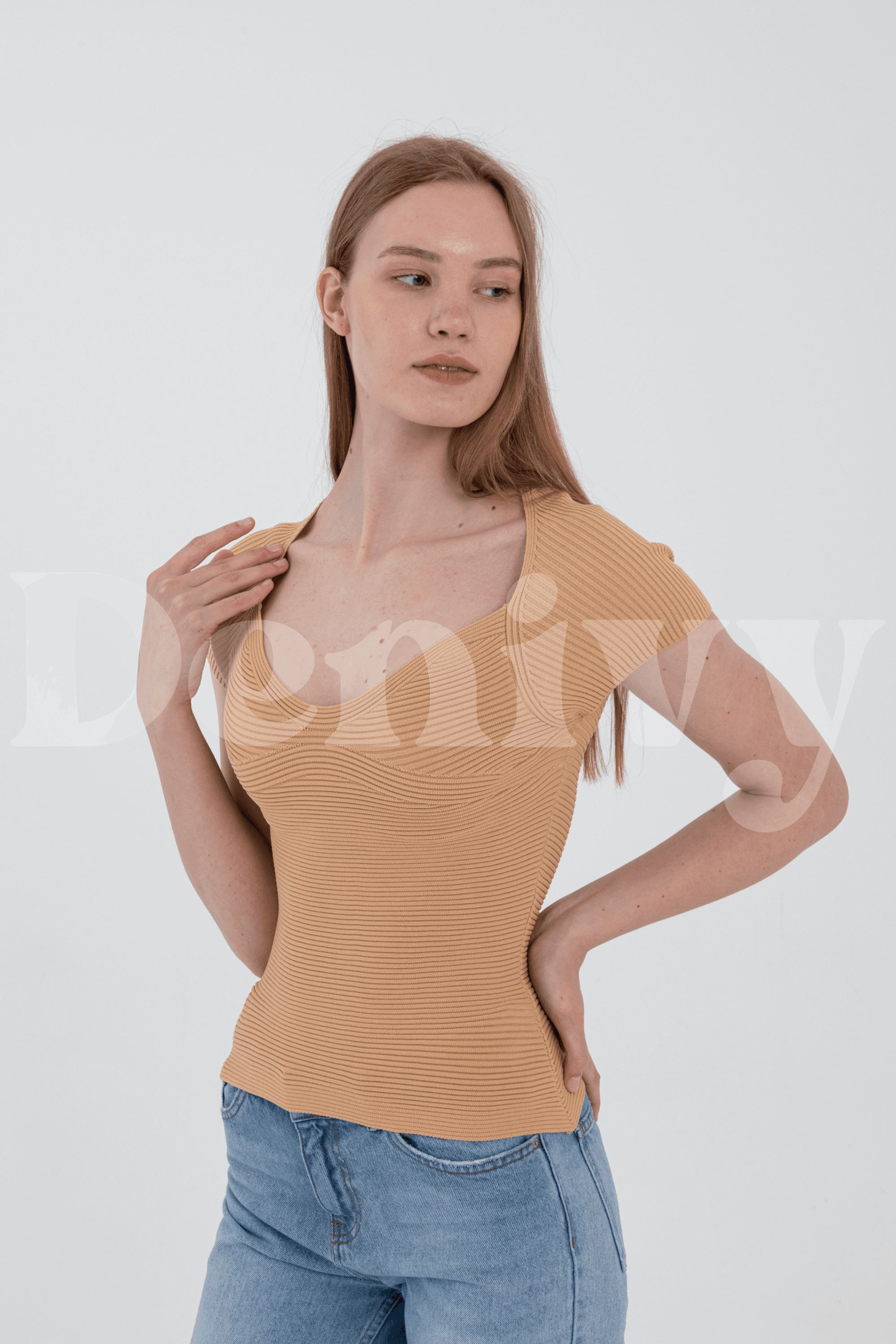 KARE YAKA GÖĞÜS DEKOLTELİ CROP DNV-000007