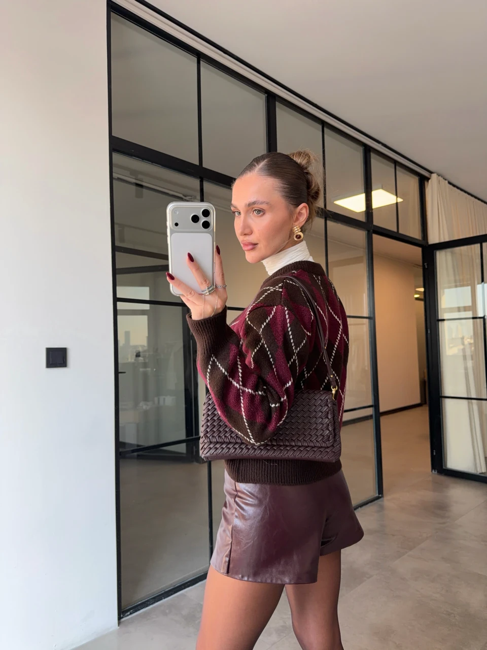 MÜRDÜM ÇAPRAZ KAPAMA DERİ ŞORT ETEK