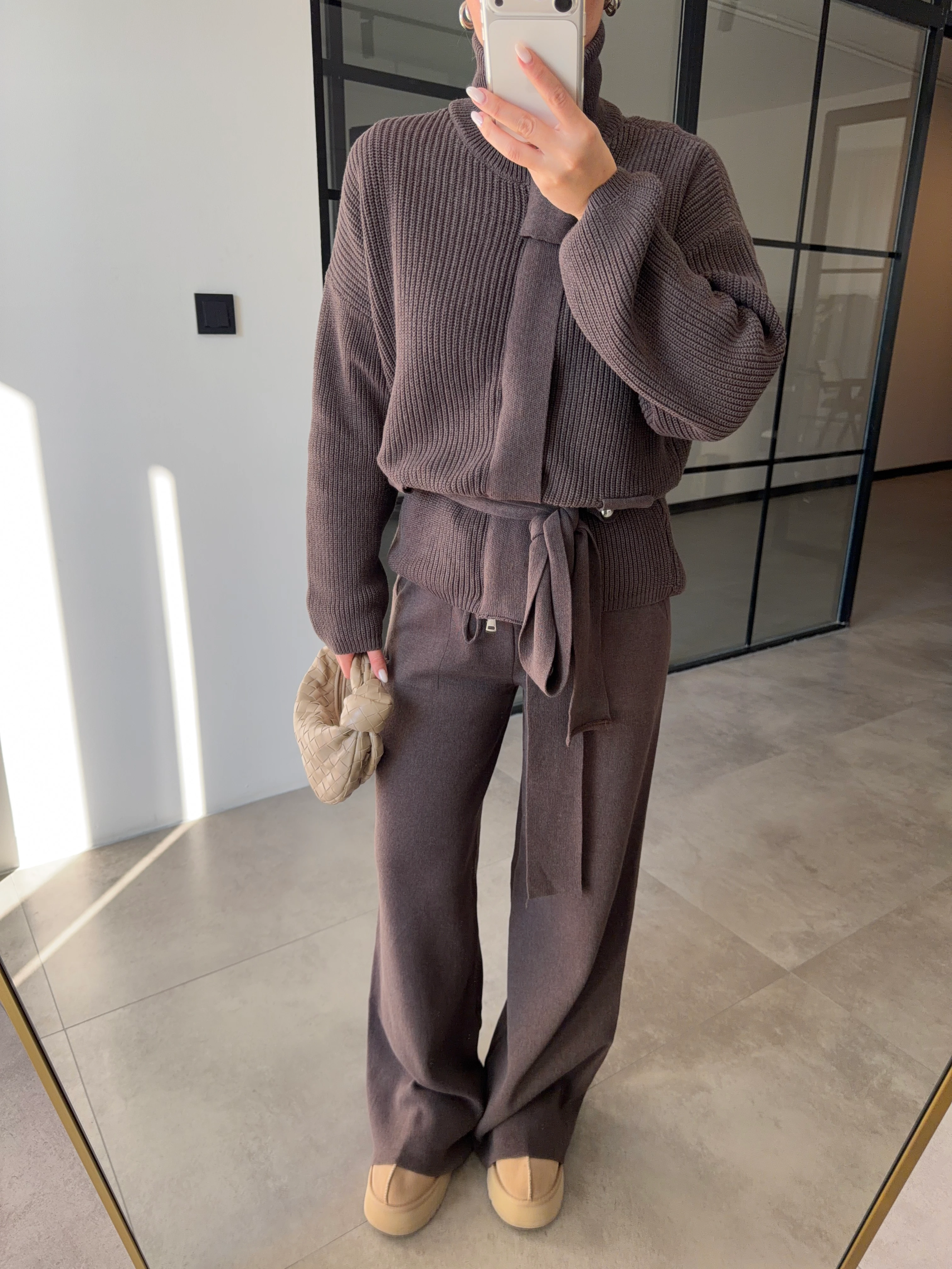 DİK YAKALI KUŞAKLI VİZON TRİKO TAKIM