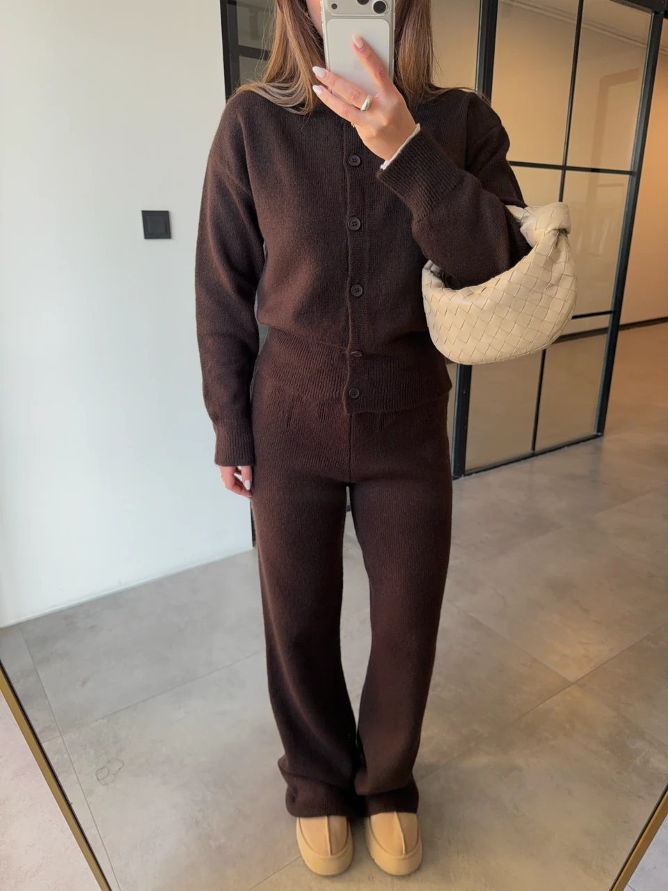 KAHVERENGİ BİSİKLET YAKA DÜĞMELİ HIRKA PANTOLON TRİKO TAKIM