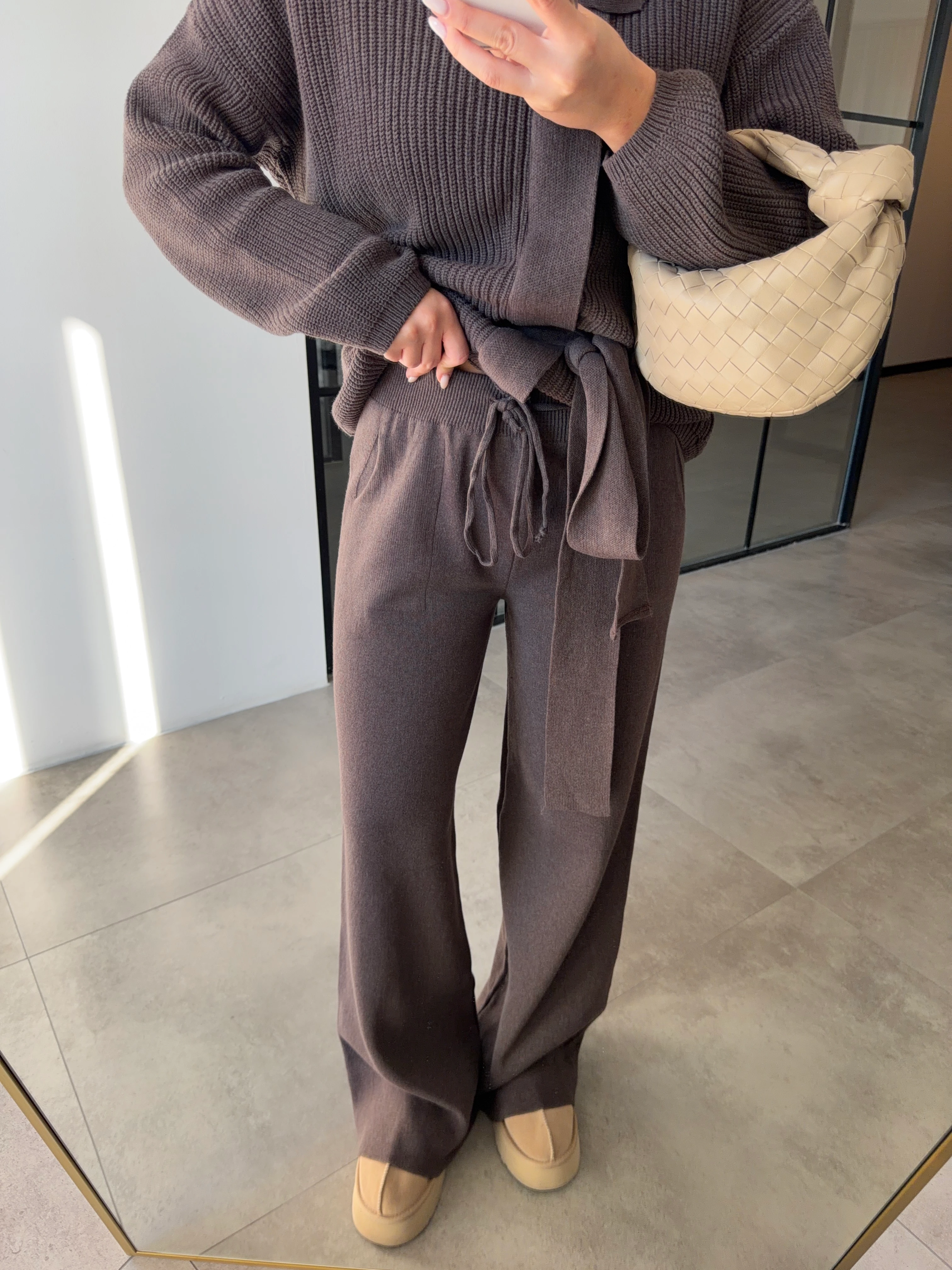 DİK YAKALI KUŞAKLI VİZON TRİKO TAKIM