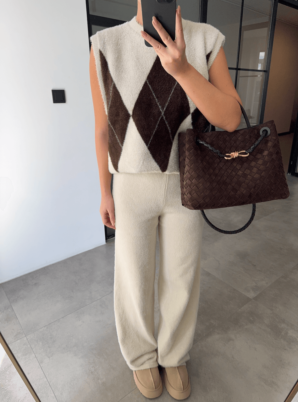PELUŞ DOKULU BEJ RENGİ TRİKO PANTOLON