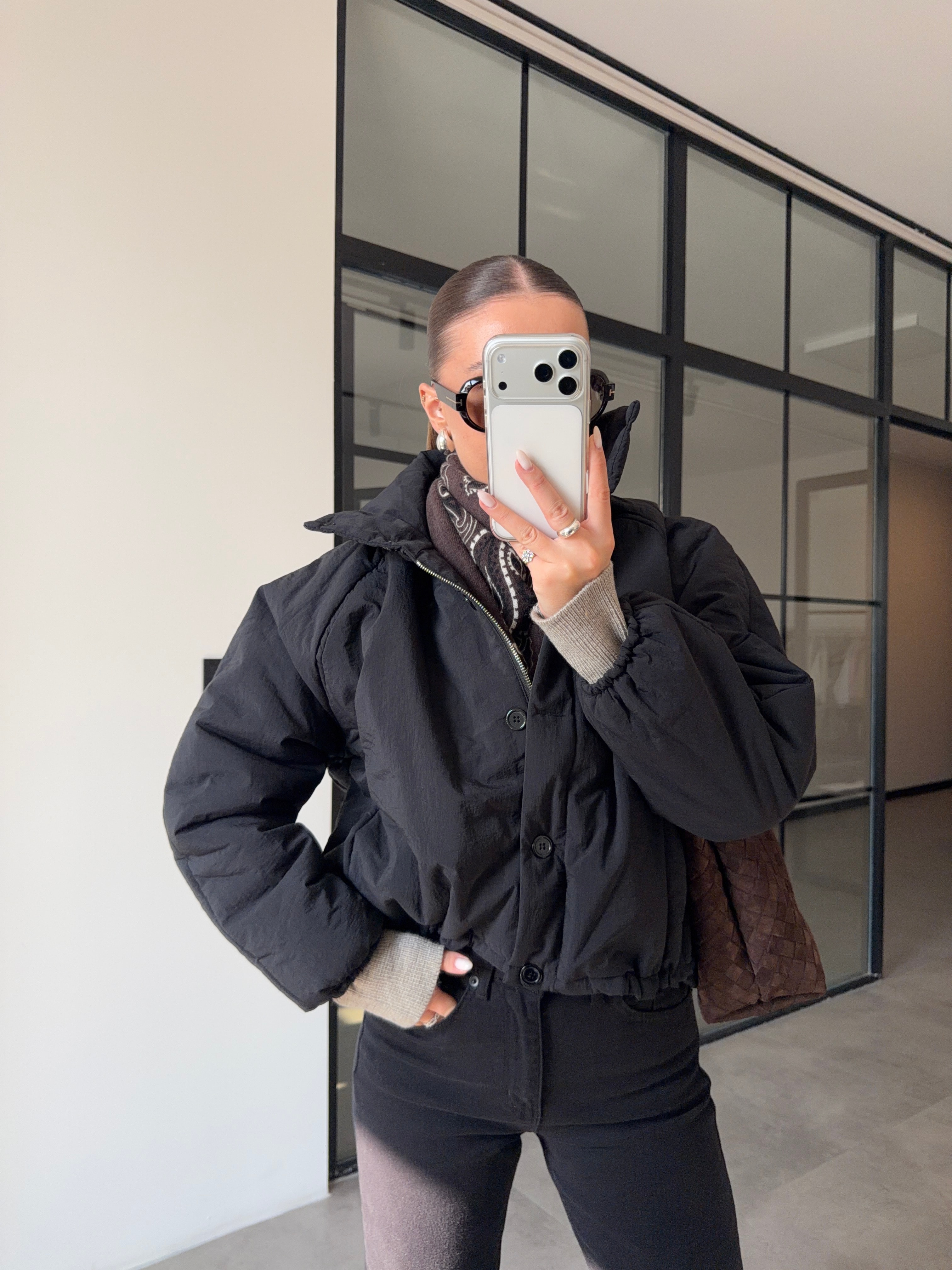 İÇİ DOLU SİYAH ŞİŞME MONT