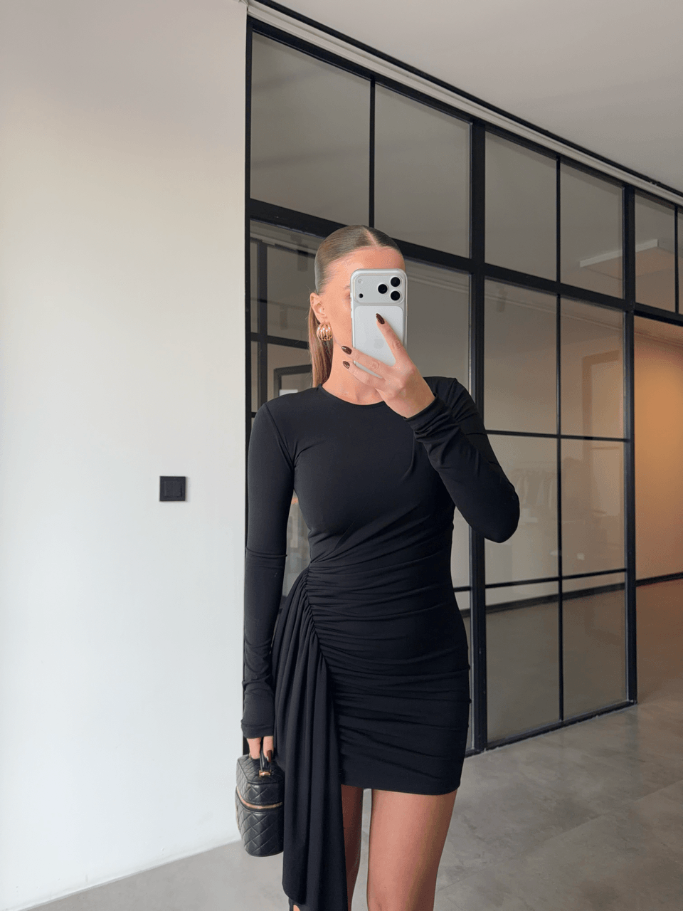 SANDY KUMAŞ KUYRUKLU MİNİ SİYAH ELBİSE